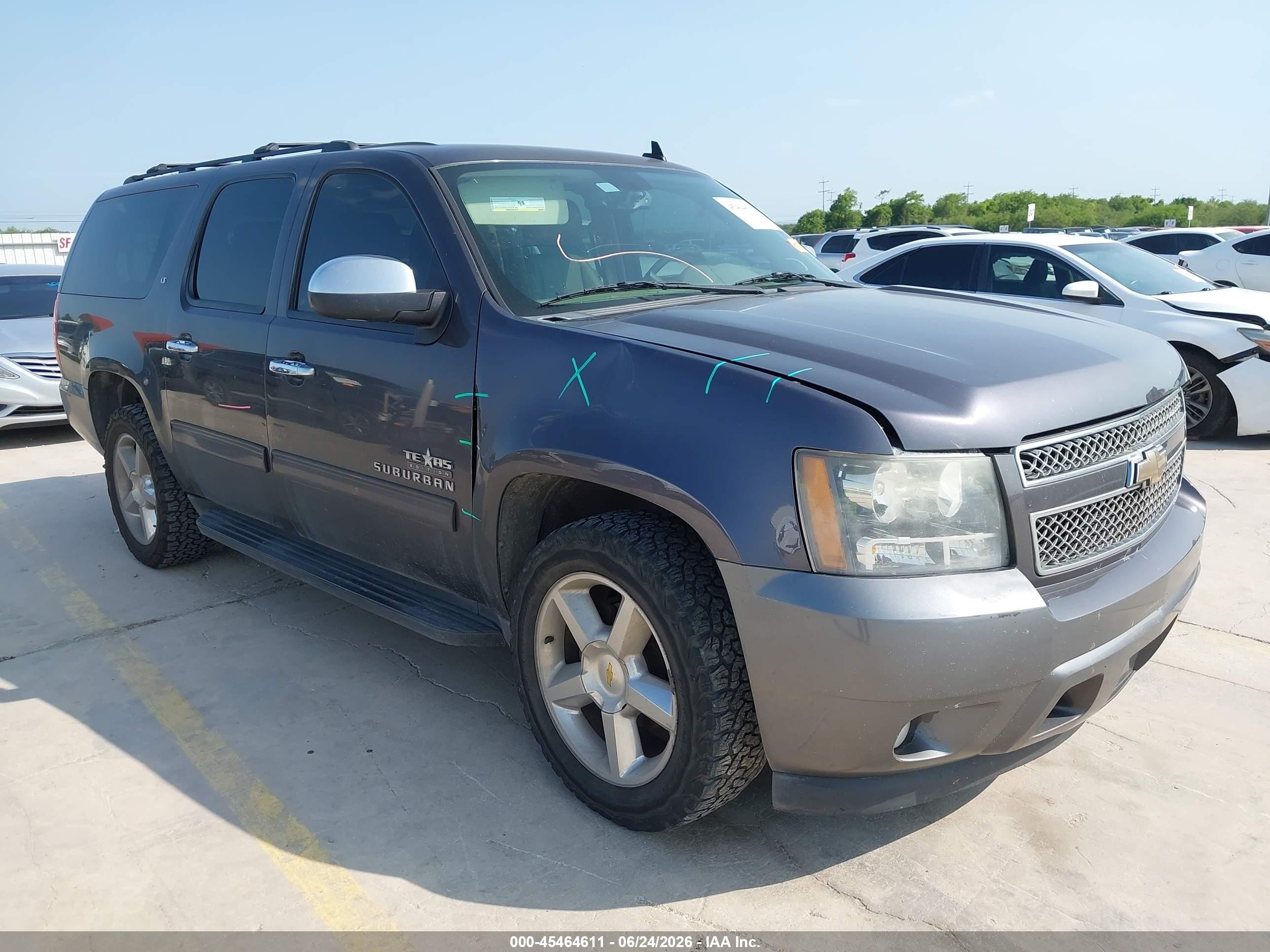 2011 Chevrolet Suburban LT, VIN 1GNSCJE07BR270038 — Front end