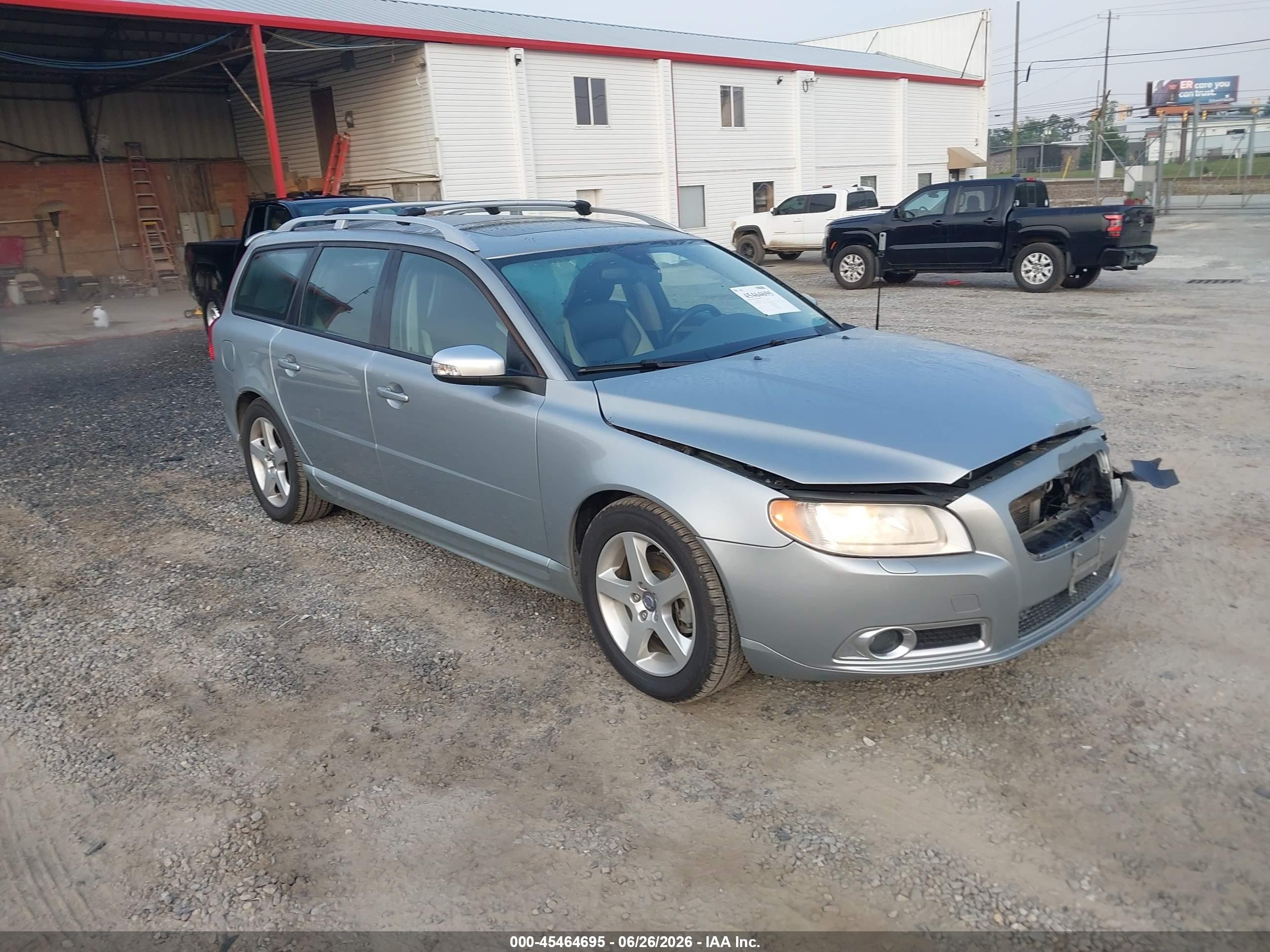 2010 Volvo V70, VIN YV1982BW9A1118311 — Перед