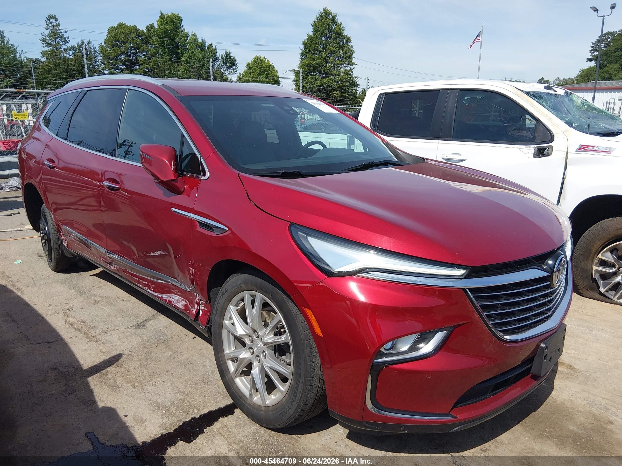 2022 Buick Enclave Premium, VIN 5GAEVBKW0NJ114572 — Side