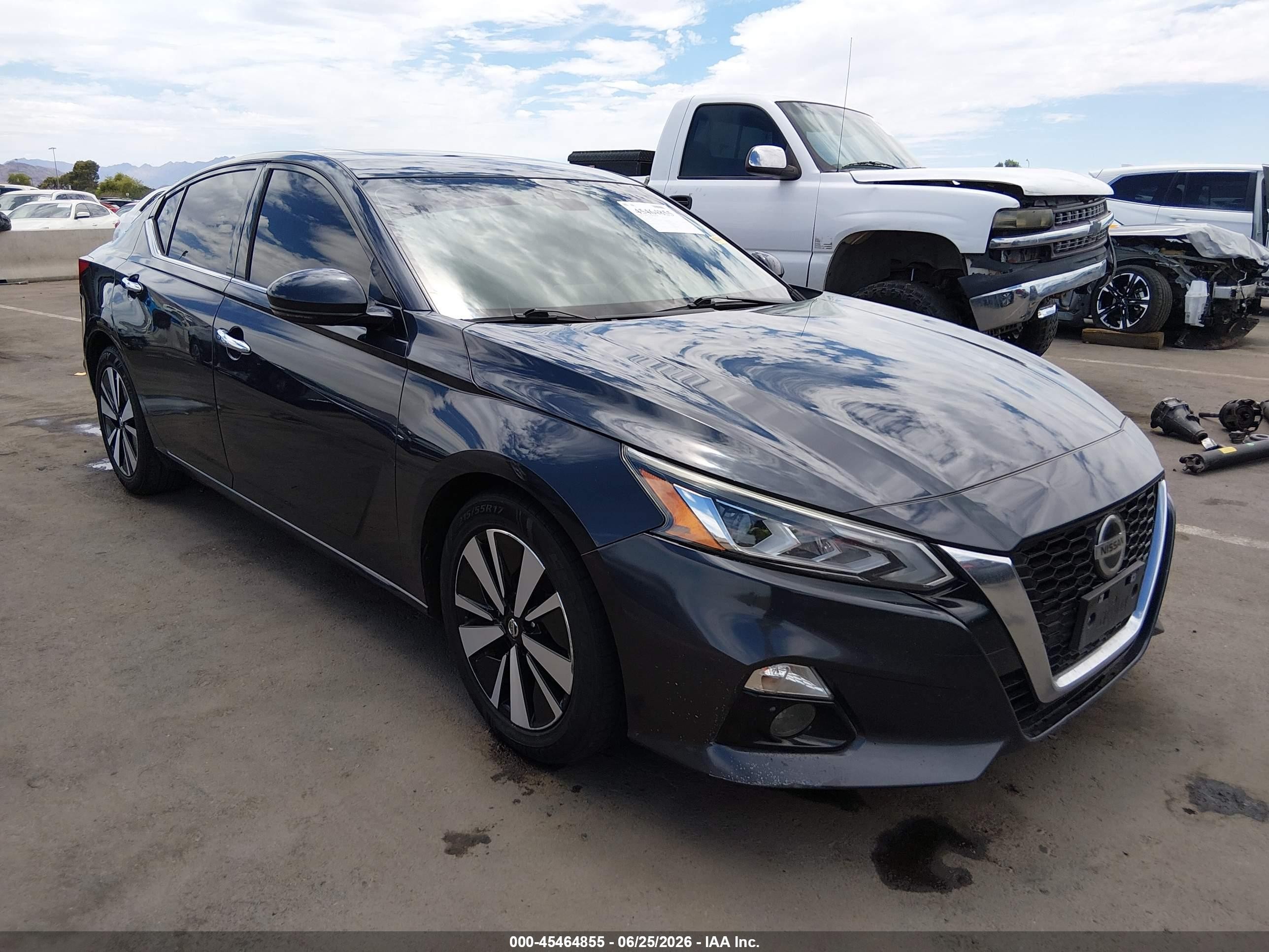 2019 Nissan Altima SL, VIN 1N4BL4EV8KC188088 — Rear end