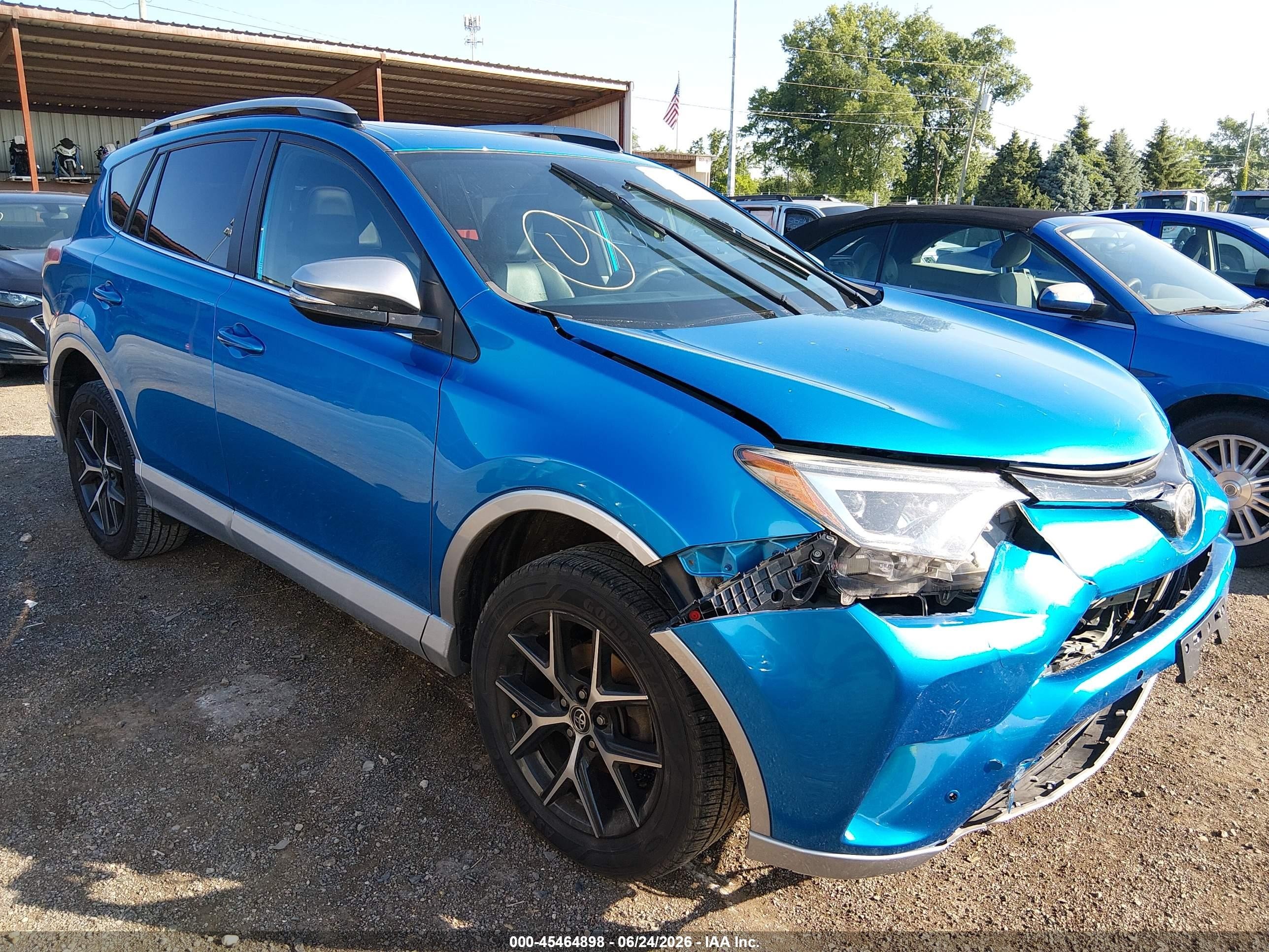 2017 Toyota RAV4 SE, VIN 2T3JFREVXHW628117 — Front end