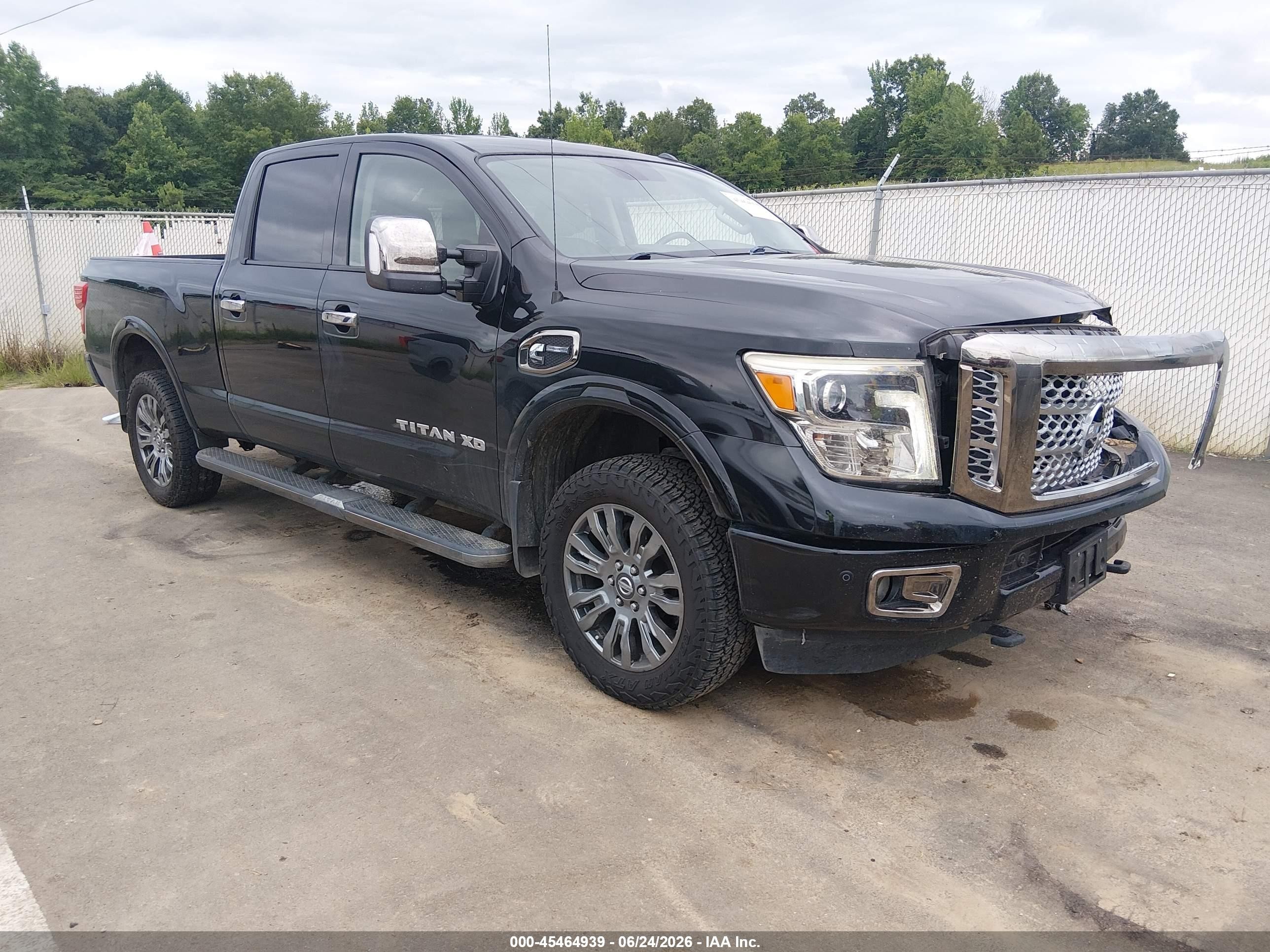 2017 Nissan Titan SL, VIN 1N6BA1F44HN561268 — Front end