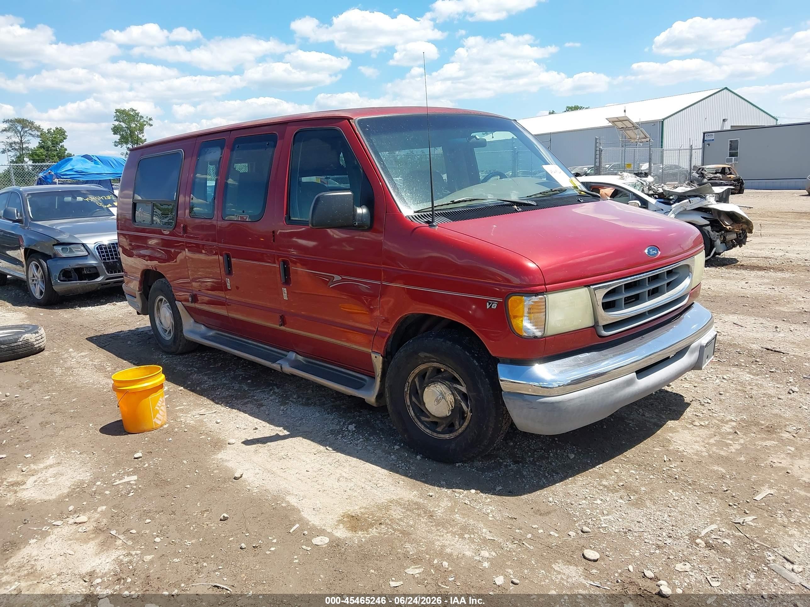 2002 Ford Econoline Cargo, VIN 1FDRE14W12HB09676 — Side