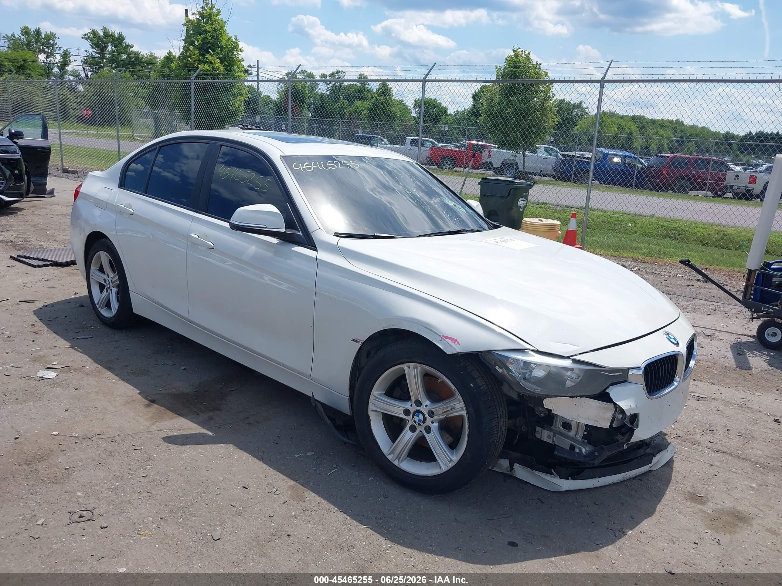 2014 BMW 3 Series 328i, VIN WBA3C1C59EK116212 — Front end