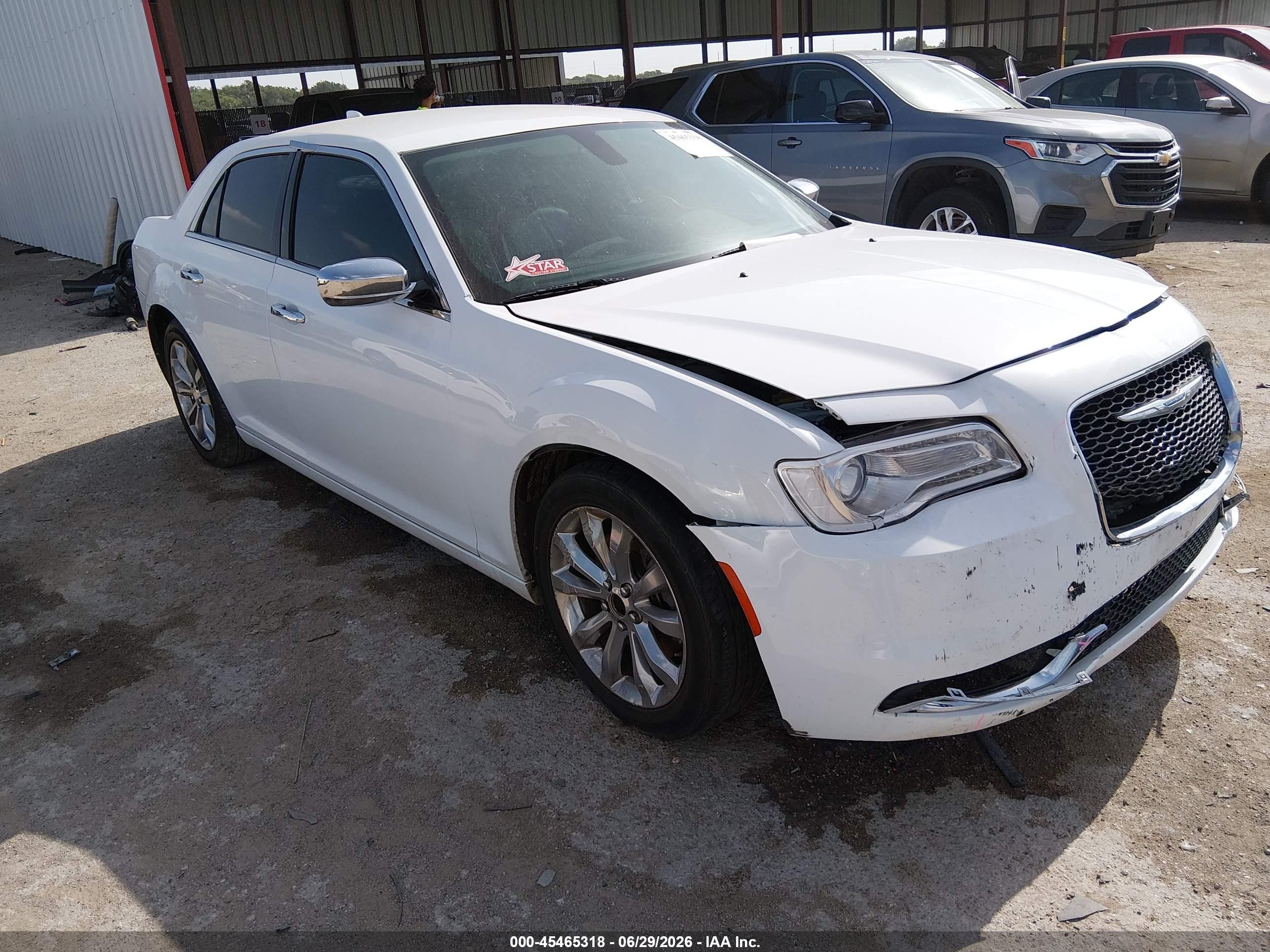 2018 Chrysler 300 Limited, VIN 2C3CCAKG1JH194625 — Front end