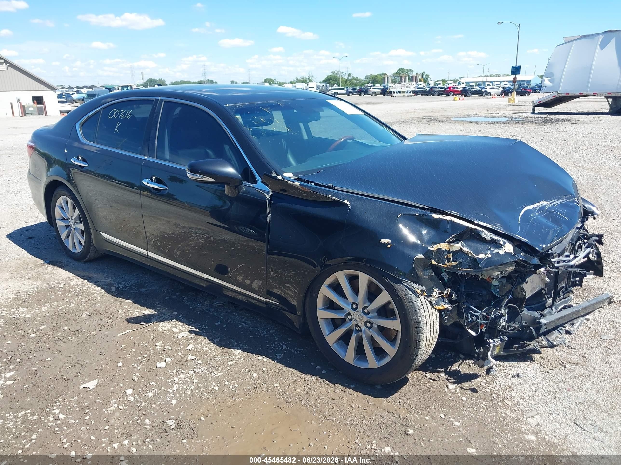 2010 Lexus LS 460, VIN JTHCL5EF4A5007616 — Перед