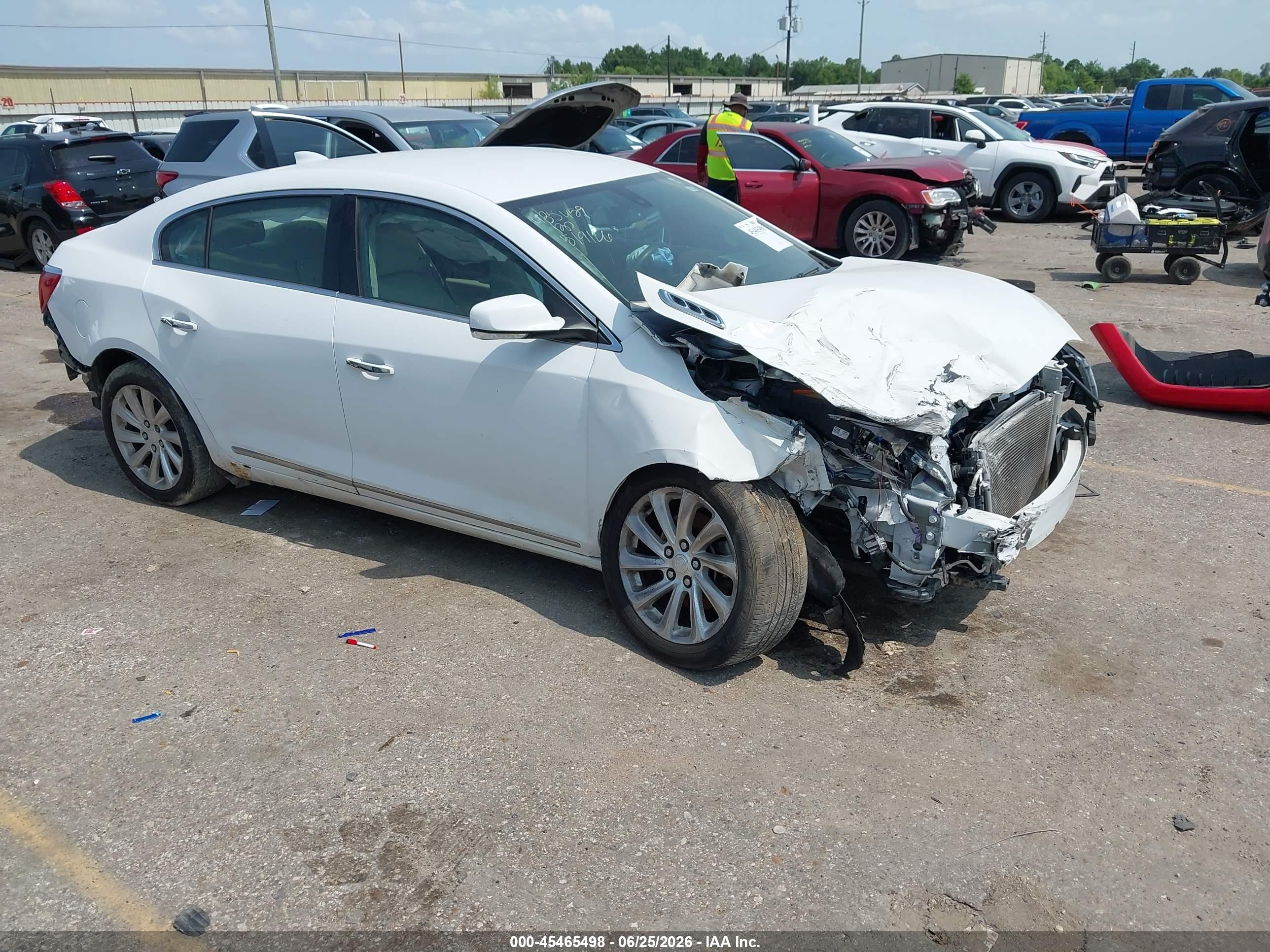 2015 Buick LaCrosse Leather, VIN 1G4GB5G32FF166995 — Перед