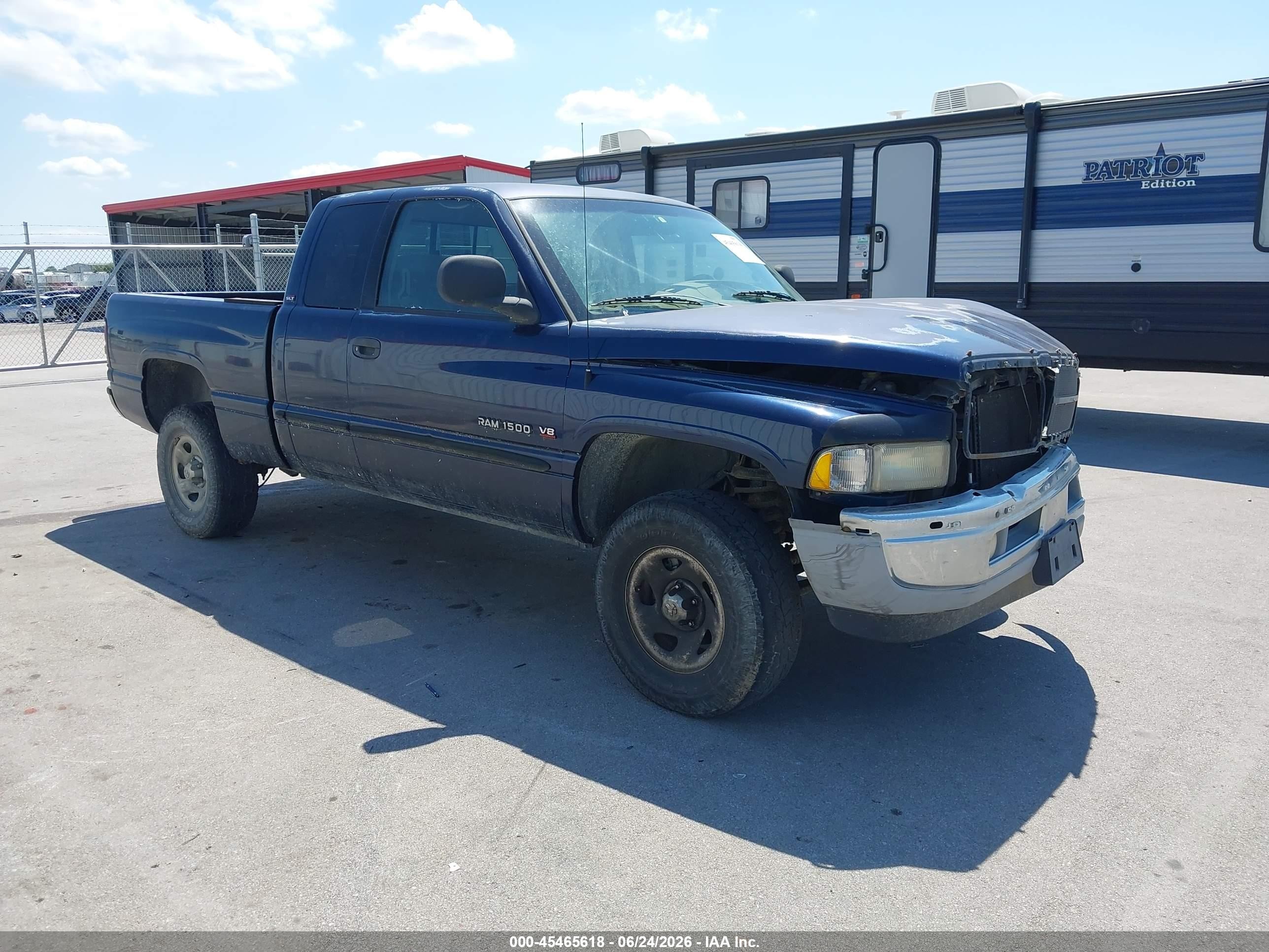2000 Dodge 1500, VIN 3B7HF13Z6YG147769 — Перед