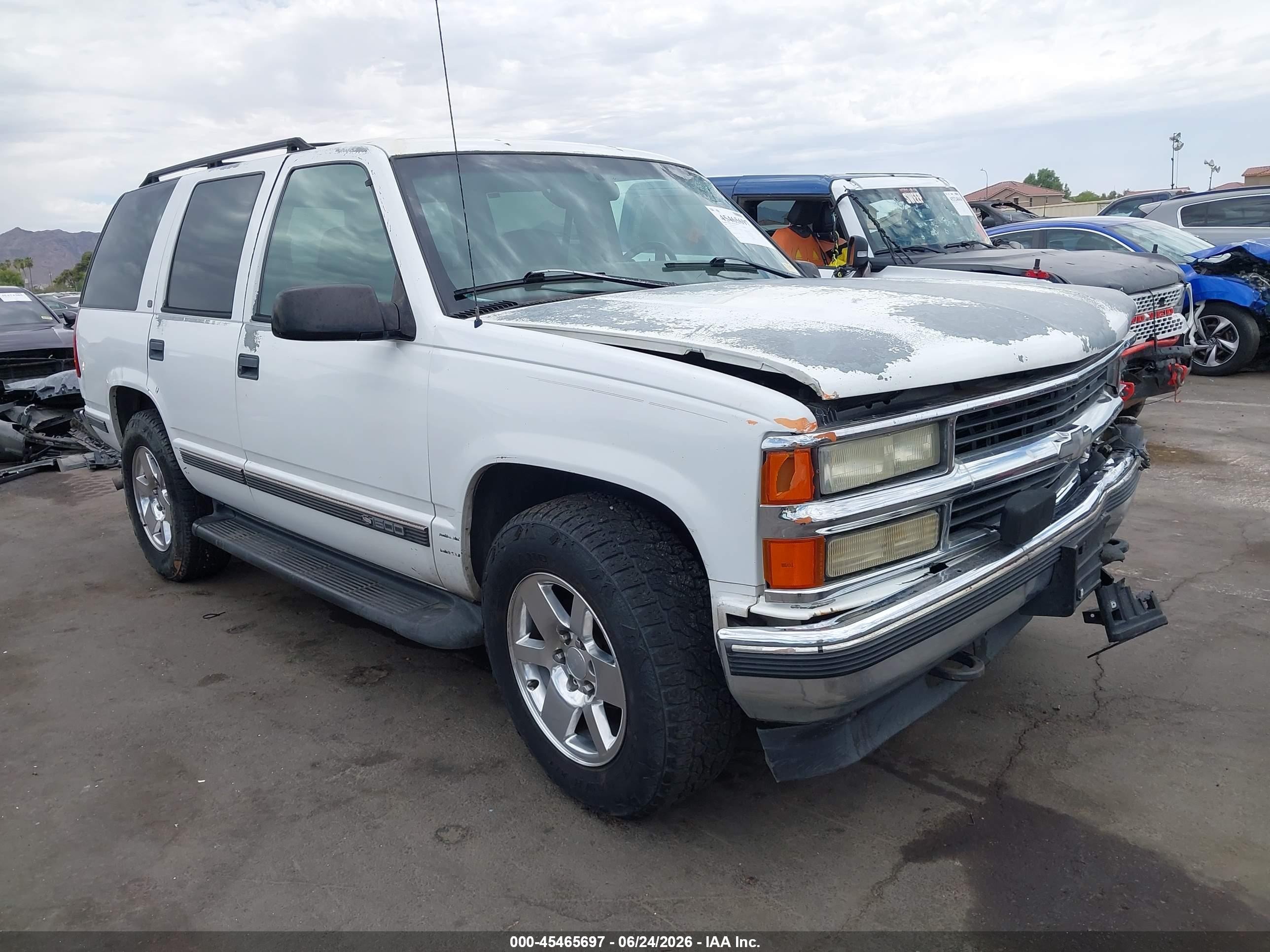 1997 Chevrolet Tahoe, VIN 1GNEK13R7VJ431265 — Перед