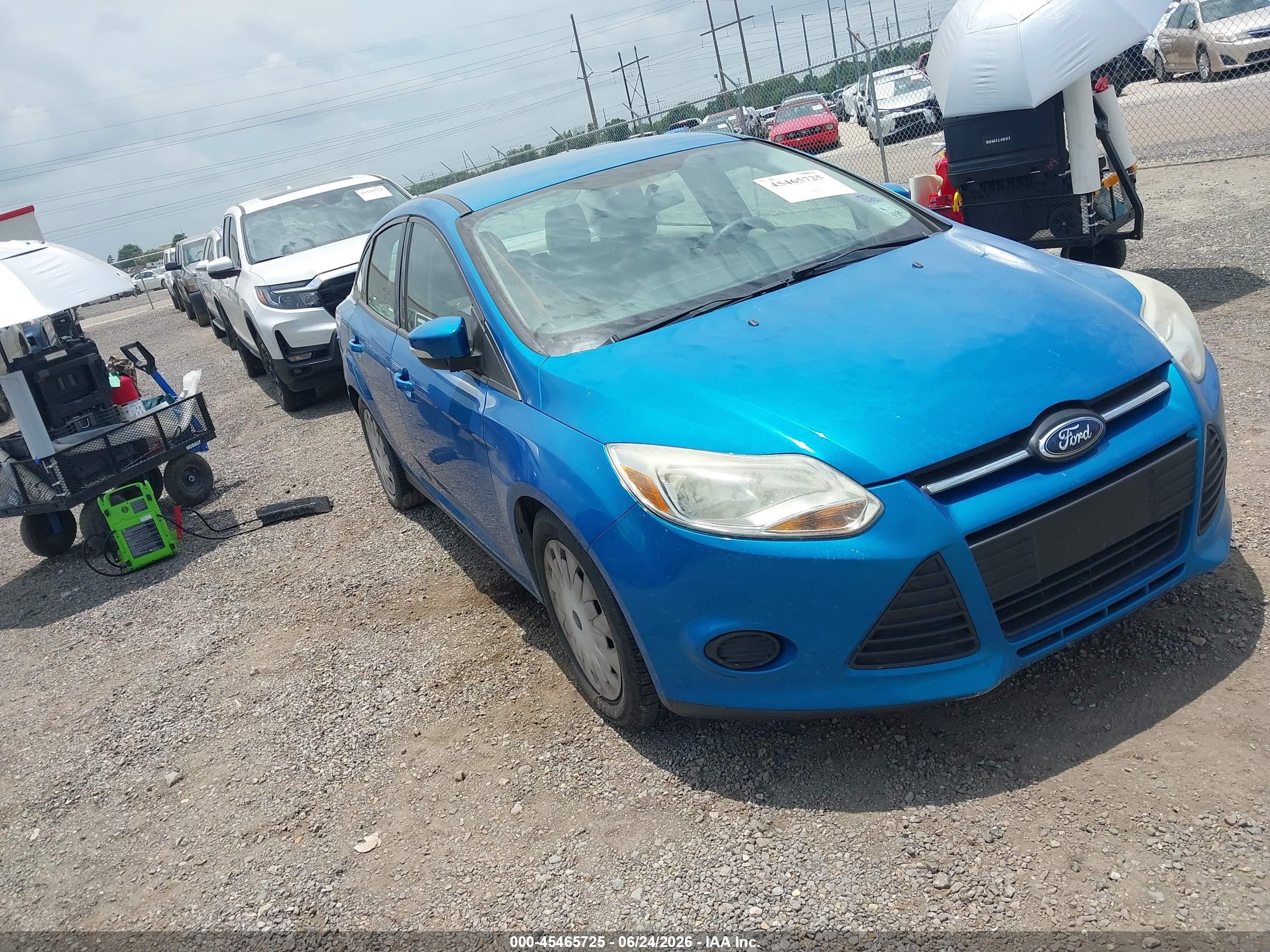 2014 Ford Focus SE, VIN 1FADP3F24EL227436 — Storm