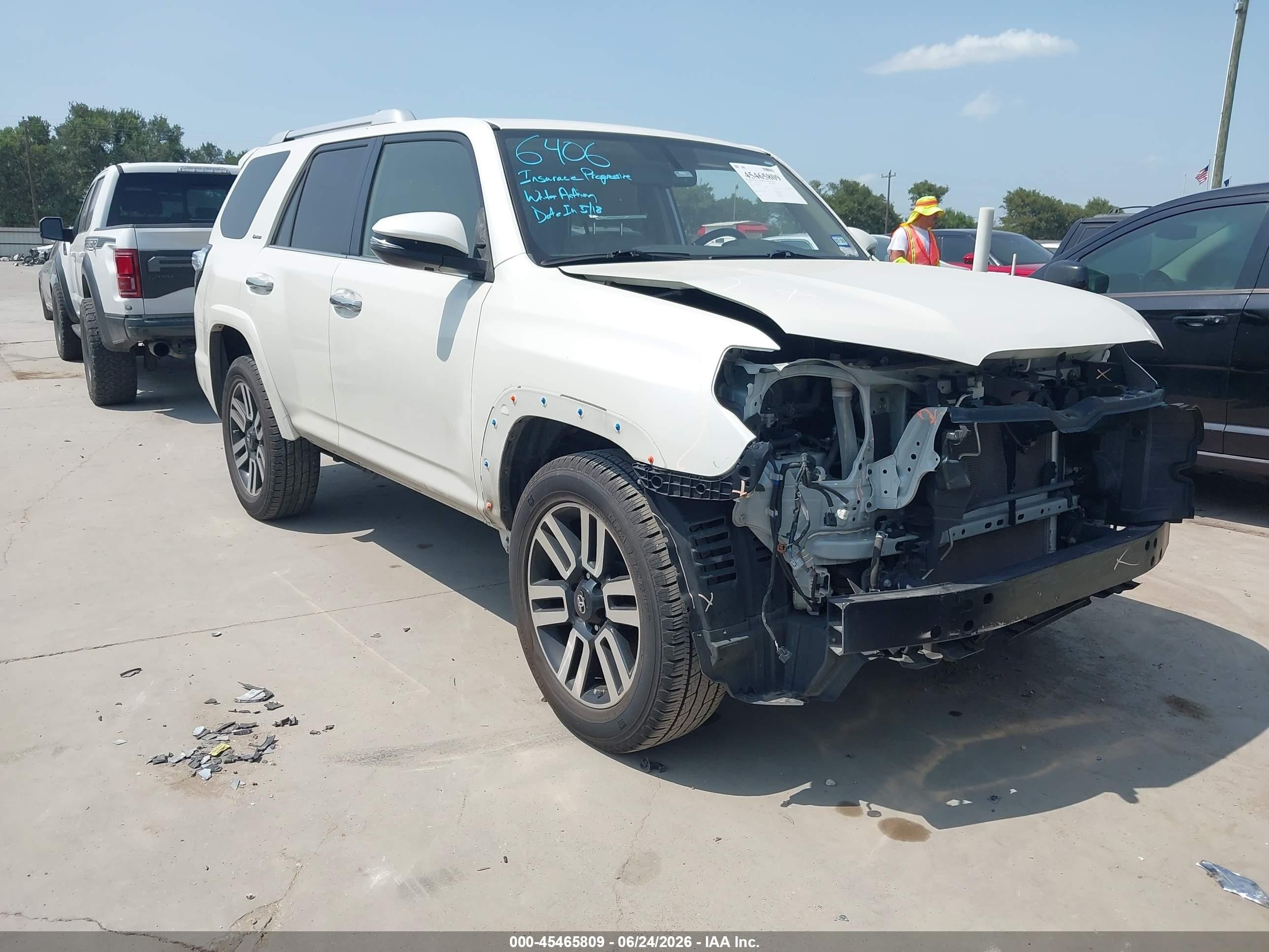 2018 Toyota 4Runner SR5 Premium, VIN JTEZU5JR3J5172576 — Front end