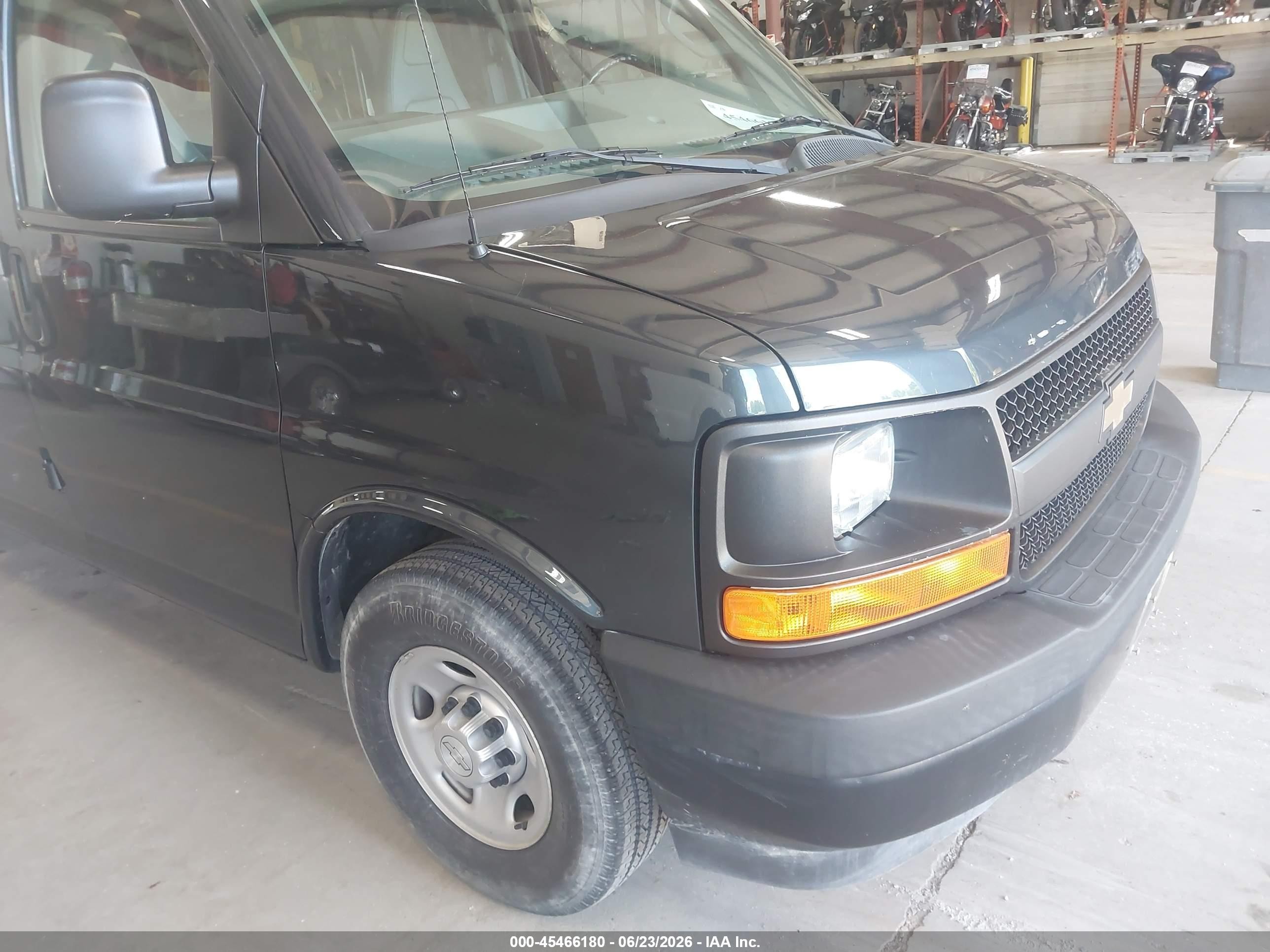2017 Chevrolet Express Passenger LS, VIN 1GAWGEFG7H1311916 — Normal wear