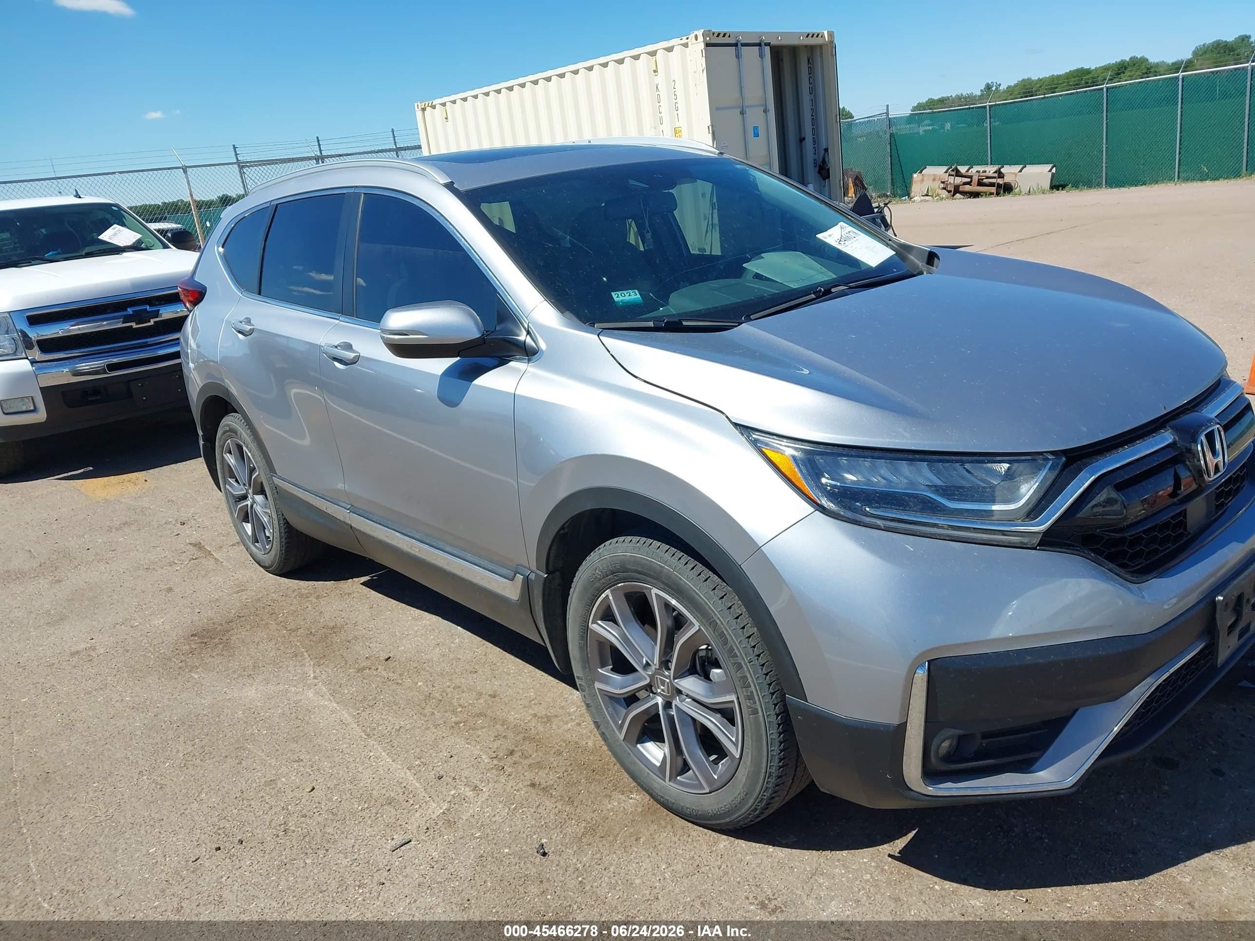 2022 Honda CR-V Touring, VIN 2HKRW2H9XNH653417 — Side