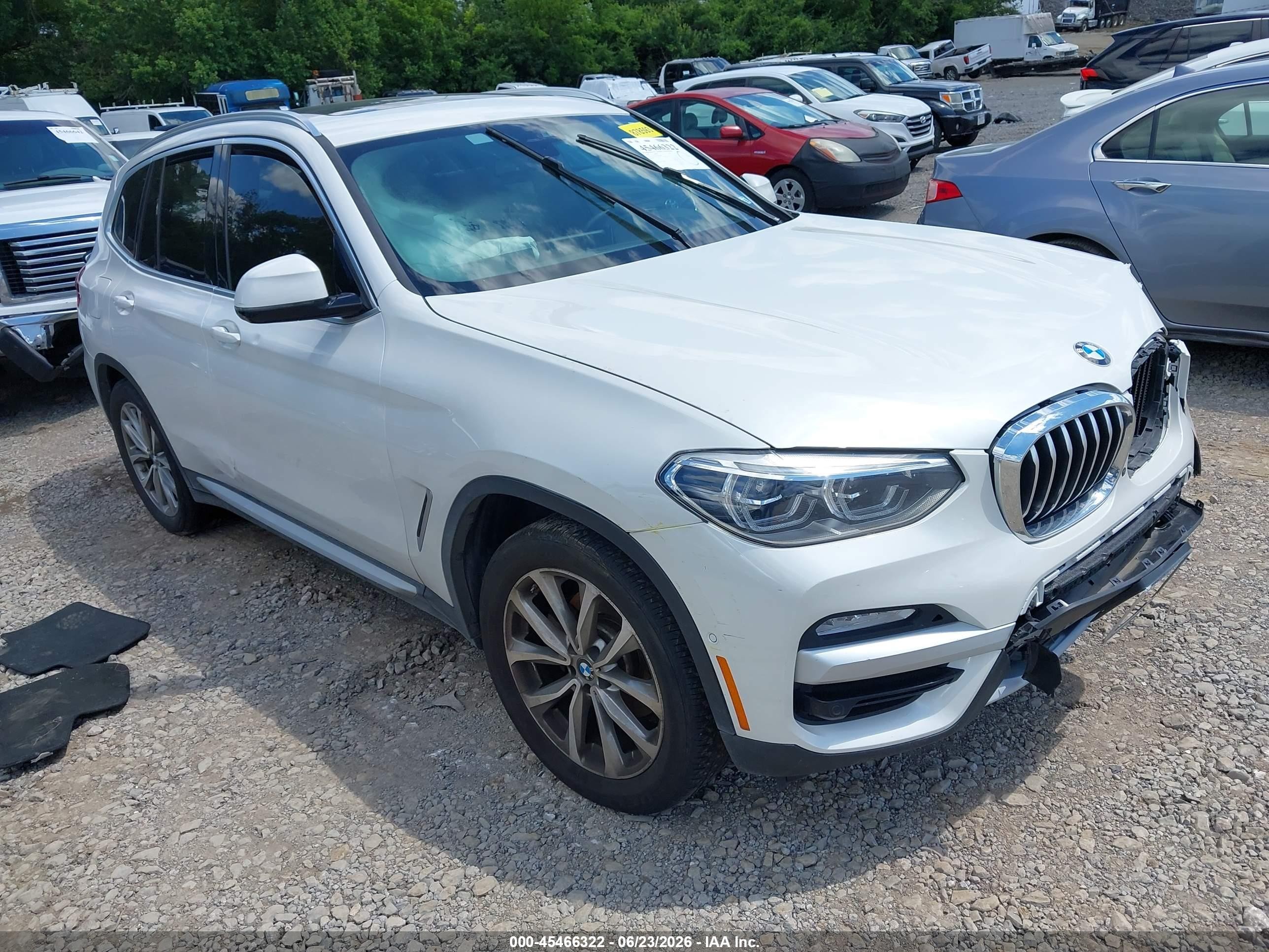 2019 BMW X3 sDrive30i, VIN 5UXTR7C52KLE97882 — Front end