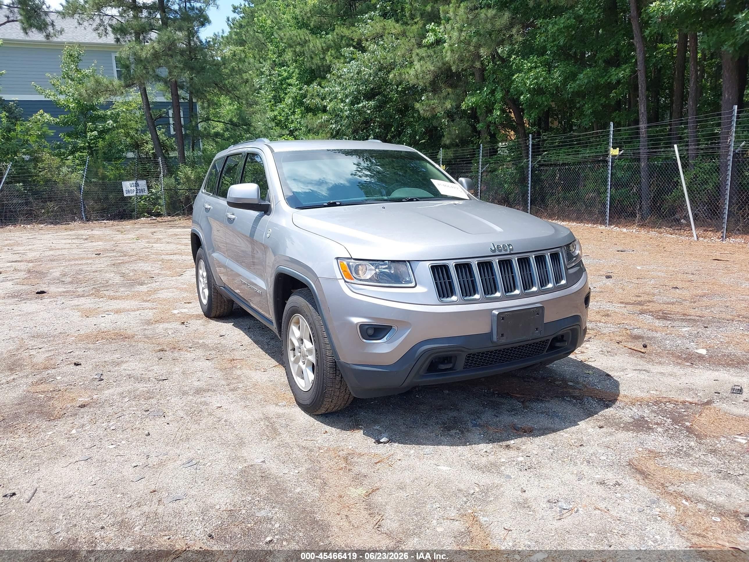2016 Jeep Grand Cherokee Laredo, VIN 1C4RJFAG6GC461022 — Normal wear