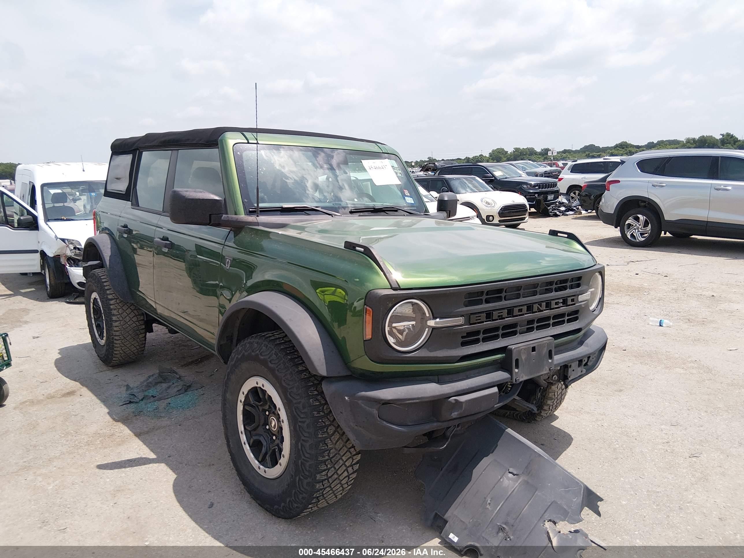 2022 Ford Bronco, VIN 1FMDE5DHXNLB15500 — Front end