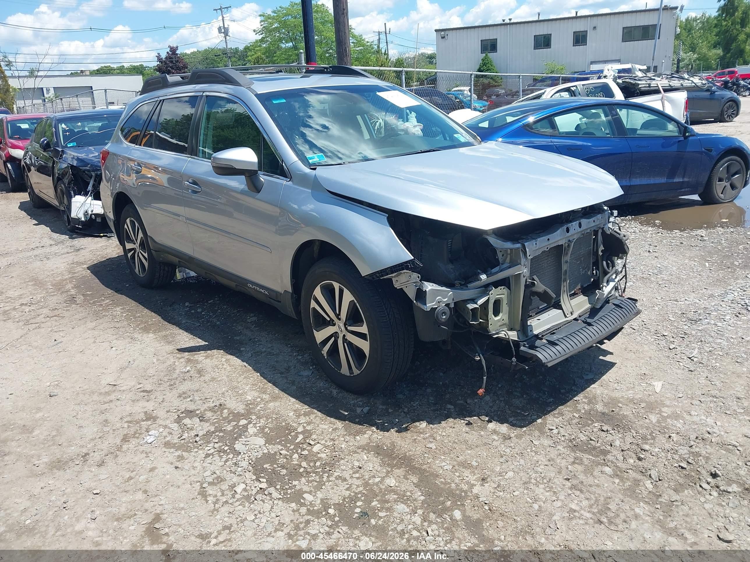 2018 Subaru Outback Limited, VIN 4S4BSANC3J3233510 — Front end