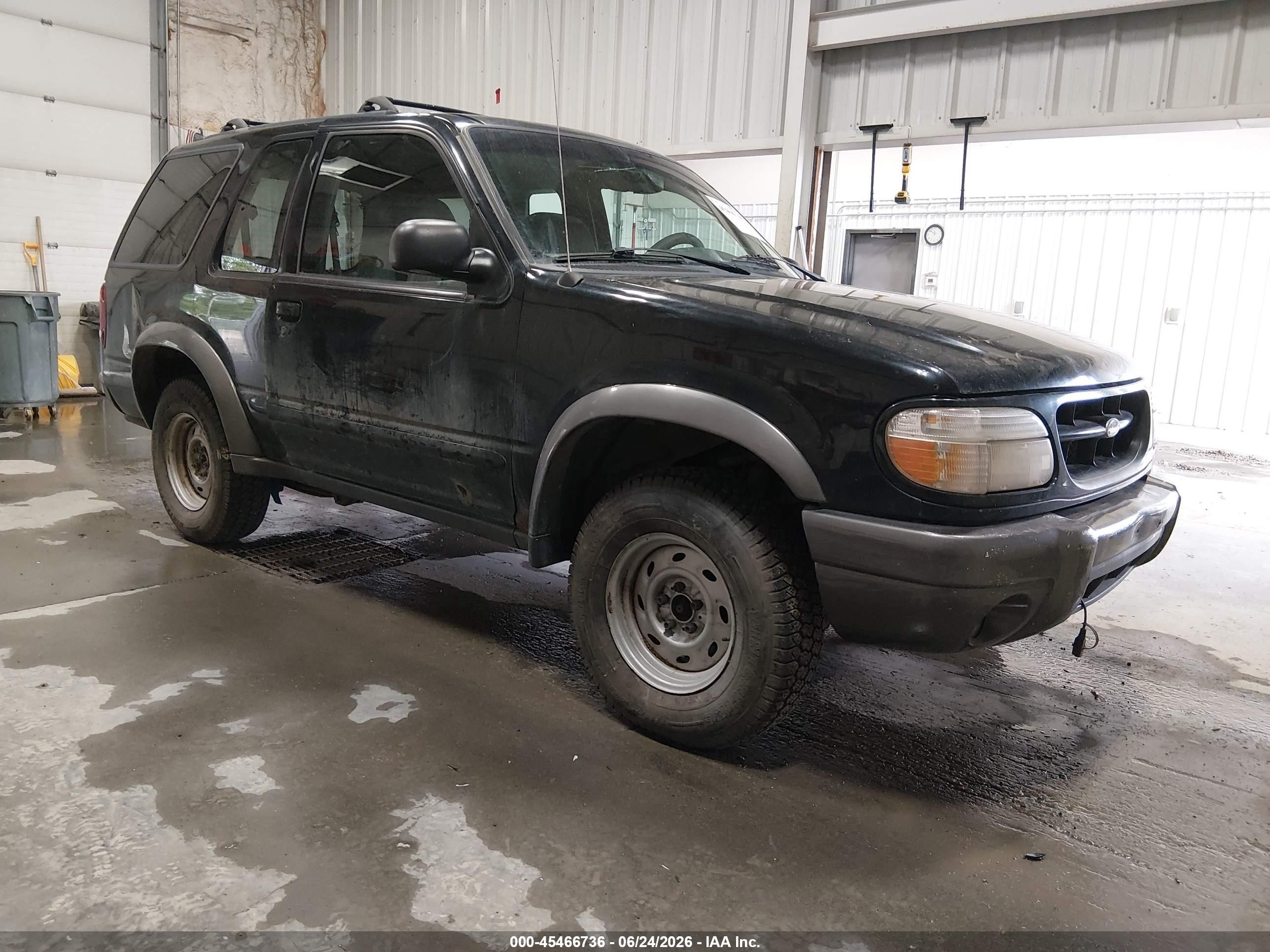 2000 Ford Explorer Sport, VIN 1FMYU70E0YUA89693 — Normal wear
