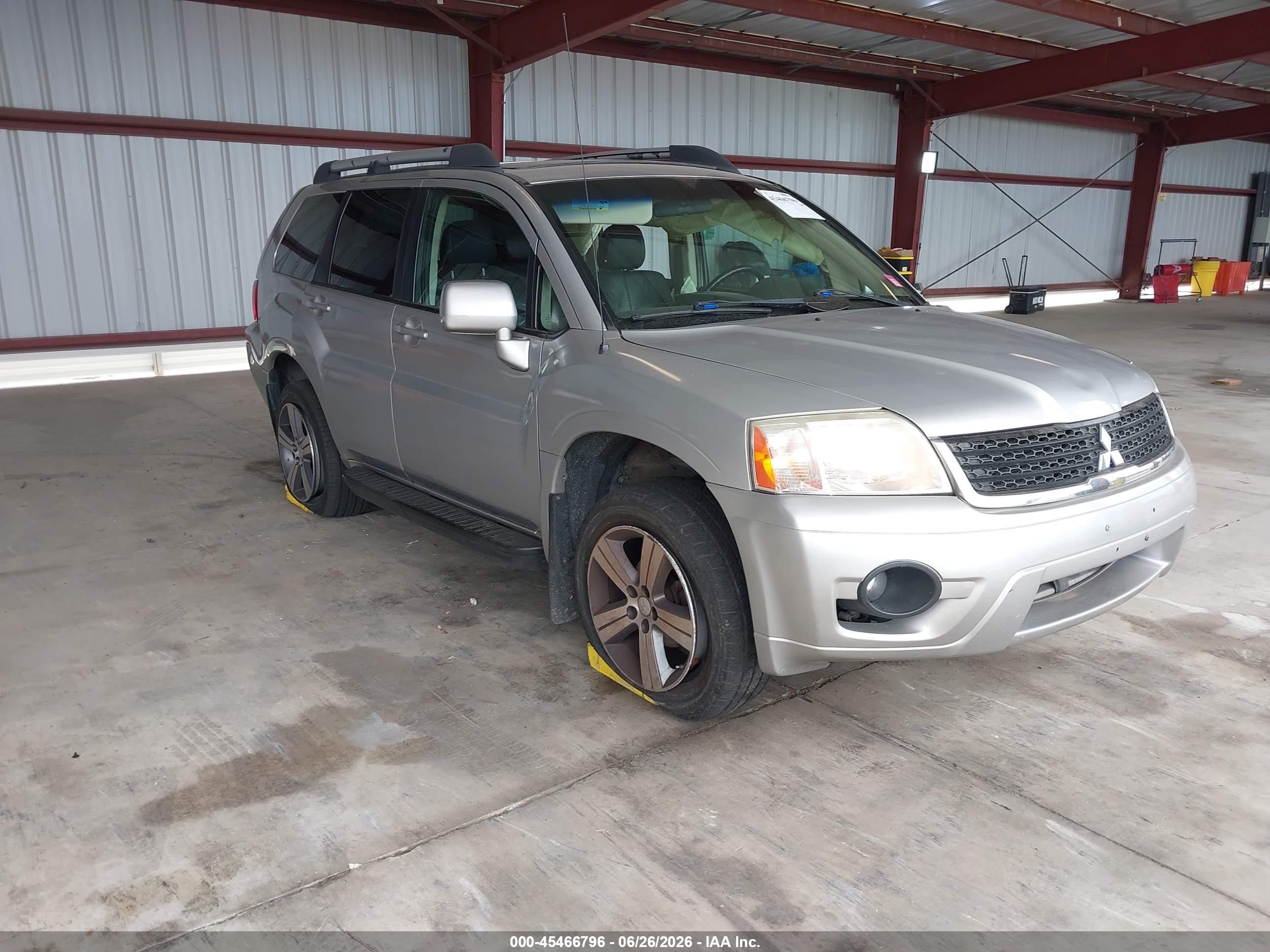 2010 Mitsubishi Endeavor SE, VIN 4A4JN3AS0AE012119 — Side