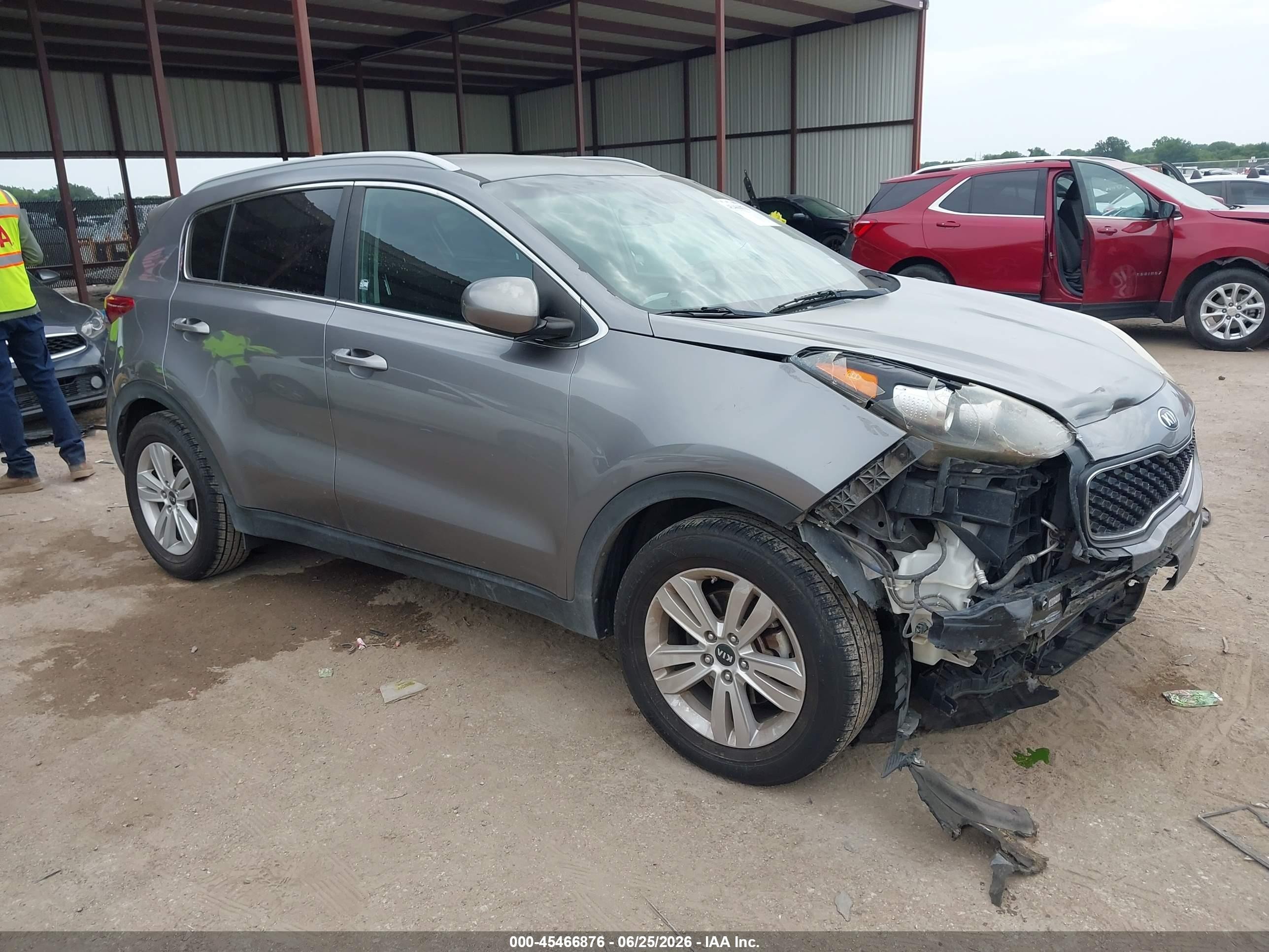2018 Kia Sportage LX, VIN KNDPM3AC4J7431561 — Перед