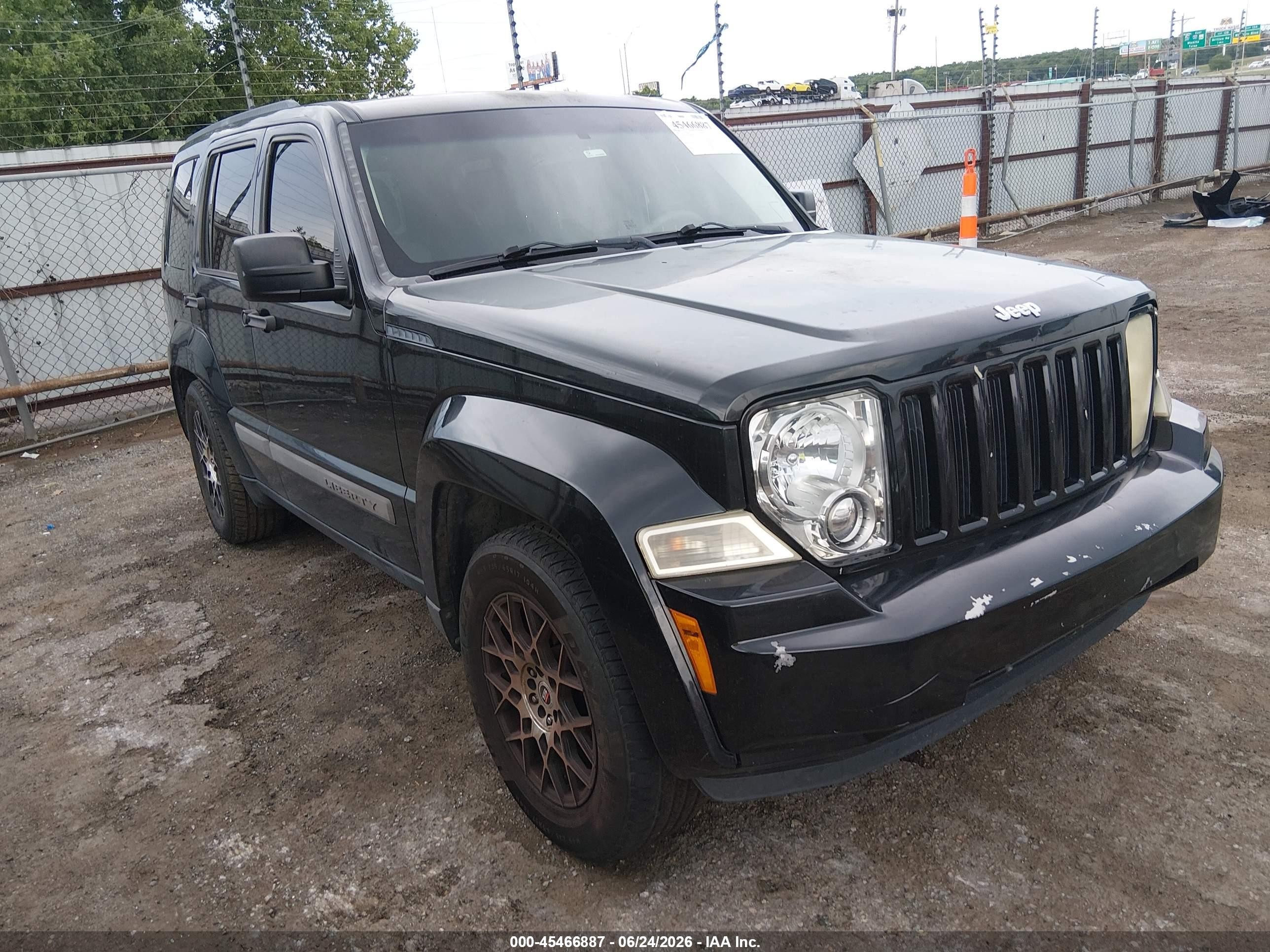 2012 Jeep Liberty Sport, VIN 1C4PJLAK0CW148941 — Бок
