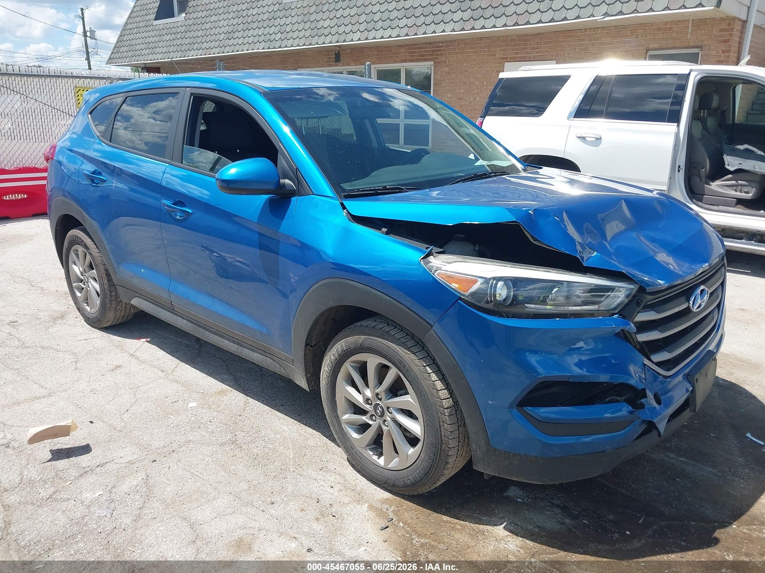 2018 Hyundai Tucson SE, VIN KM8J2CA47JU775774 — Перед