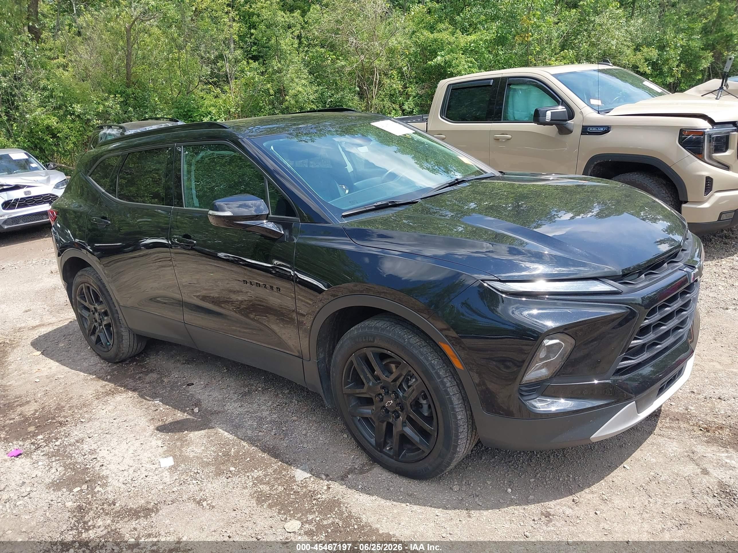 2024 Chevrolet Blazer LT, VIN 3GNKBDRS9RS163919 — Бок
