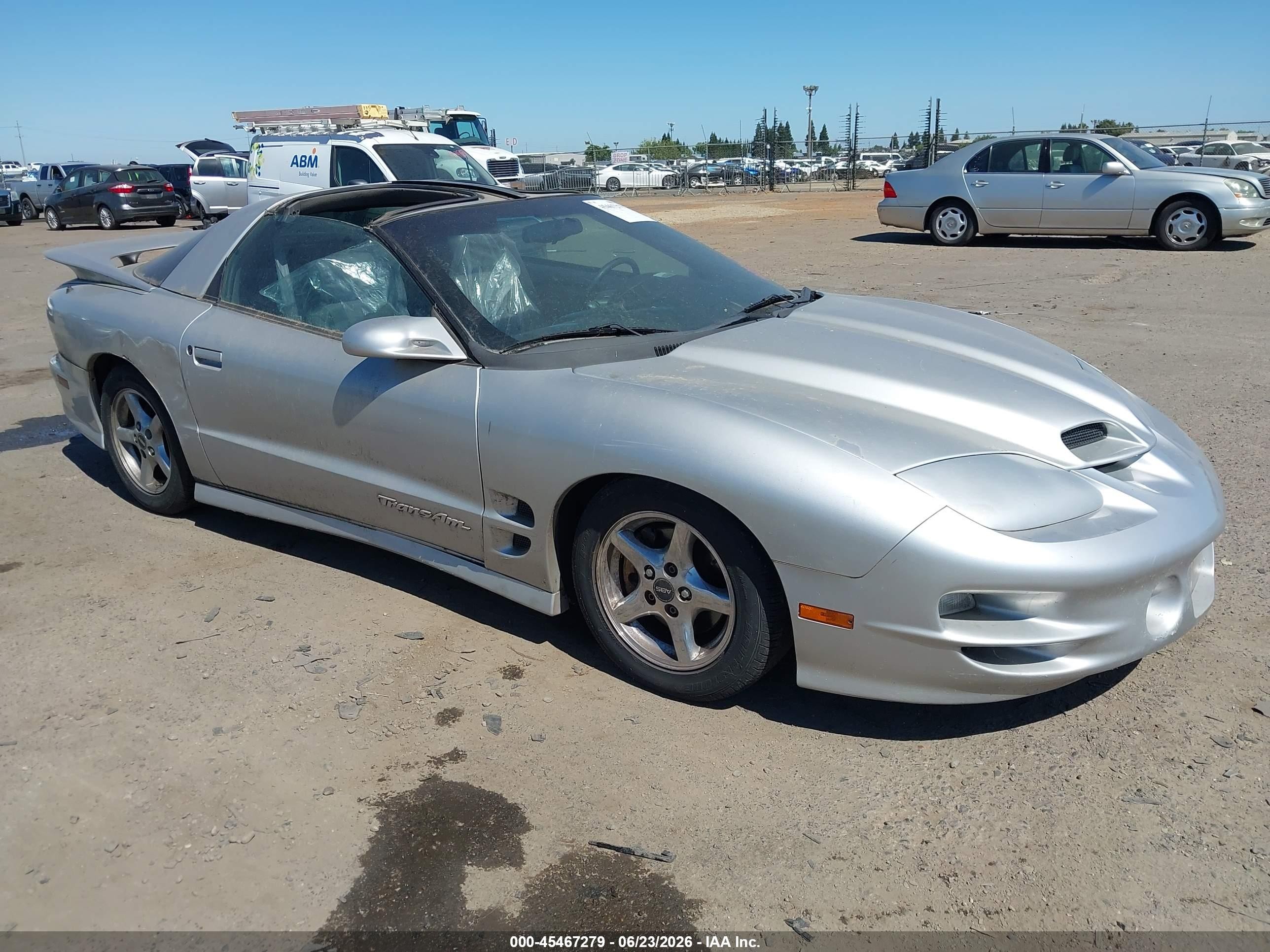1998 Pontiac Firebird Formula, VIN 2G2FV22G5W2218223 — Normal wear