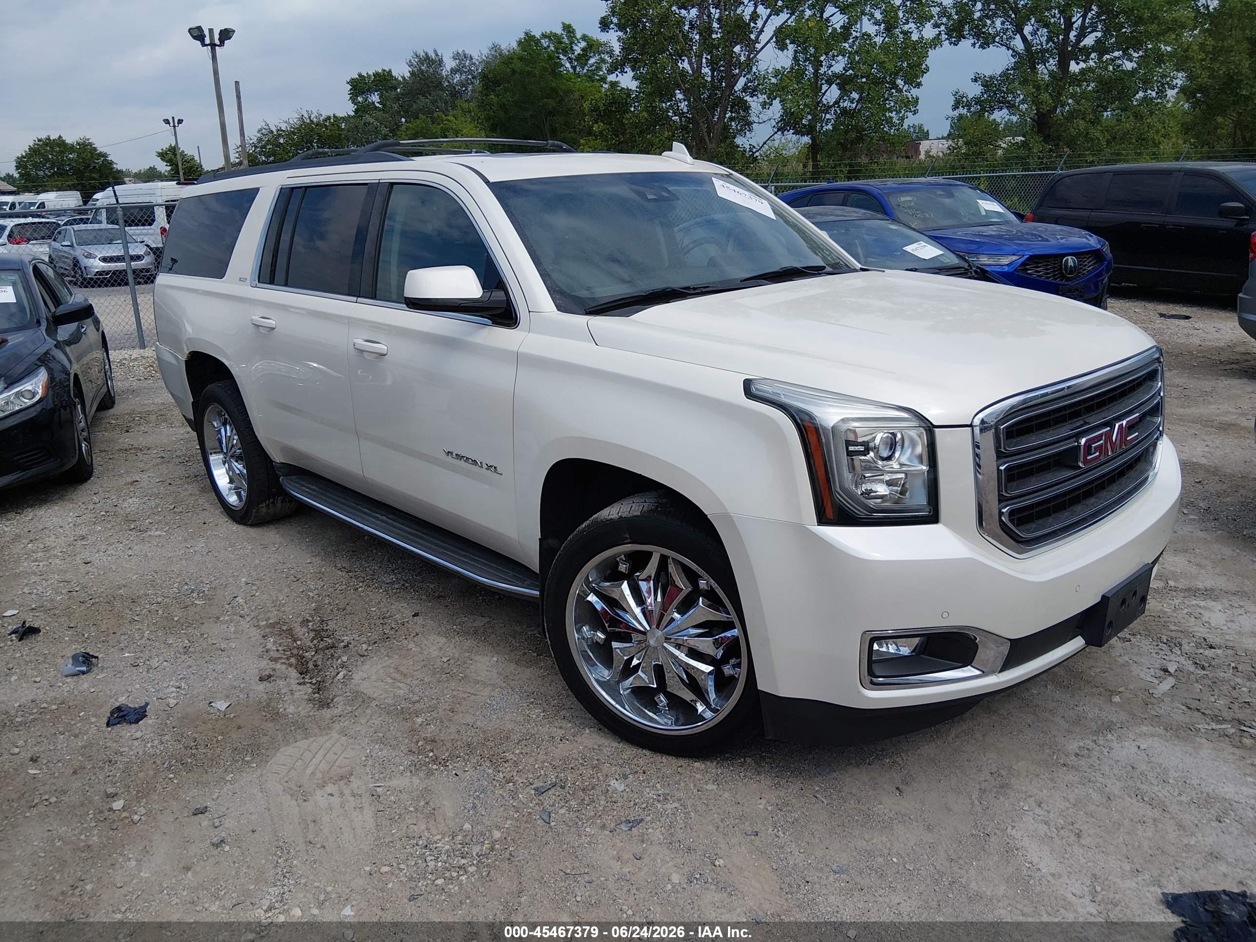 2015 GMC Yukon XL SLT, VIN 1GKS2HKC0FR663151 — Rear end
