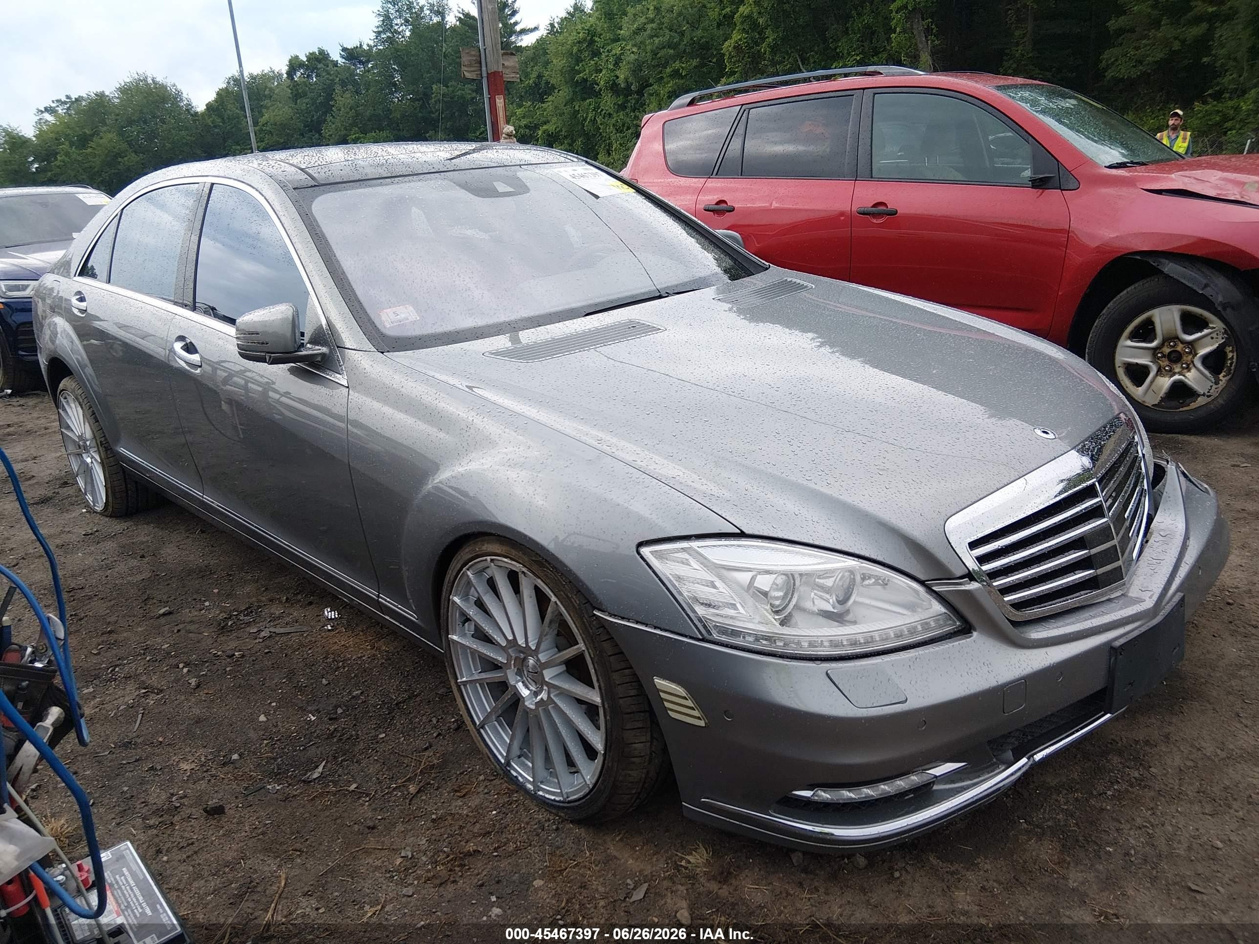 2013 Mercedes-Benz S 550, VIN WDDNG9EB2DA535711 — Перед