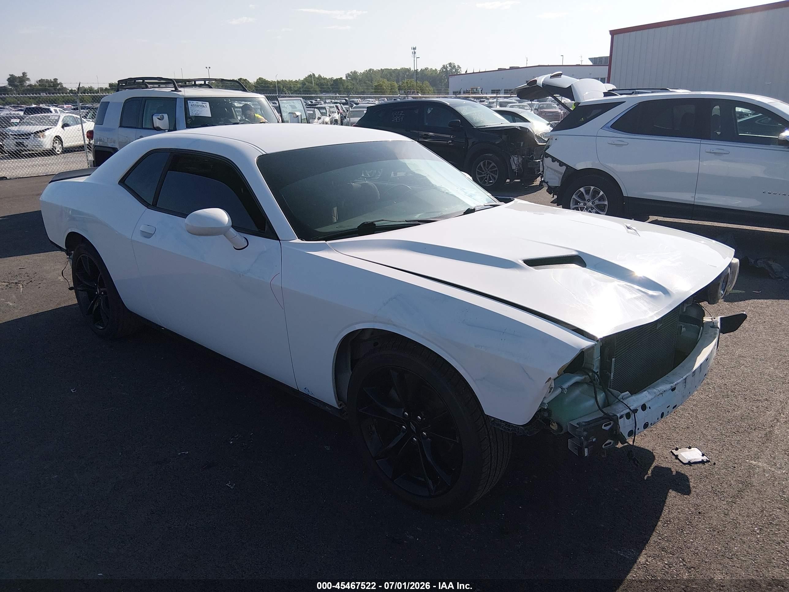 2018 Dodge Challenger SXT, VIN 2C3CDZAGXJH251580 — Front end