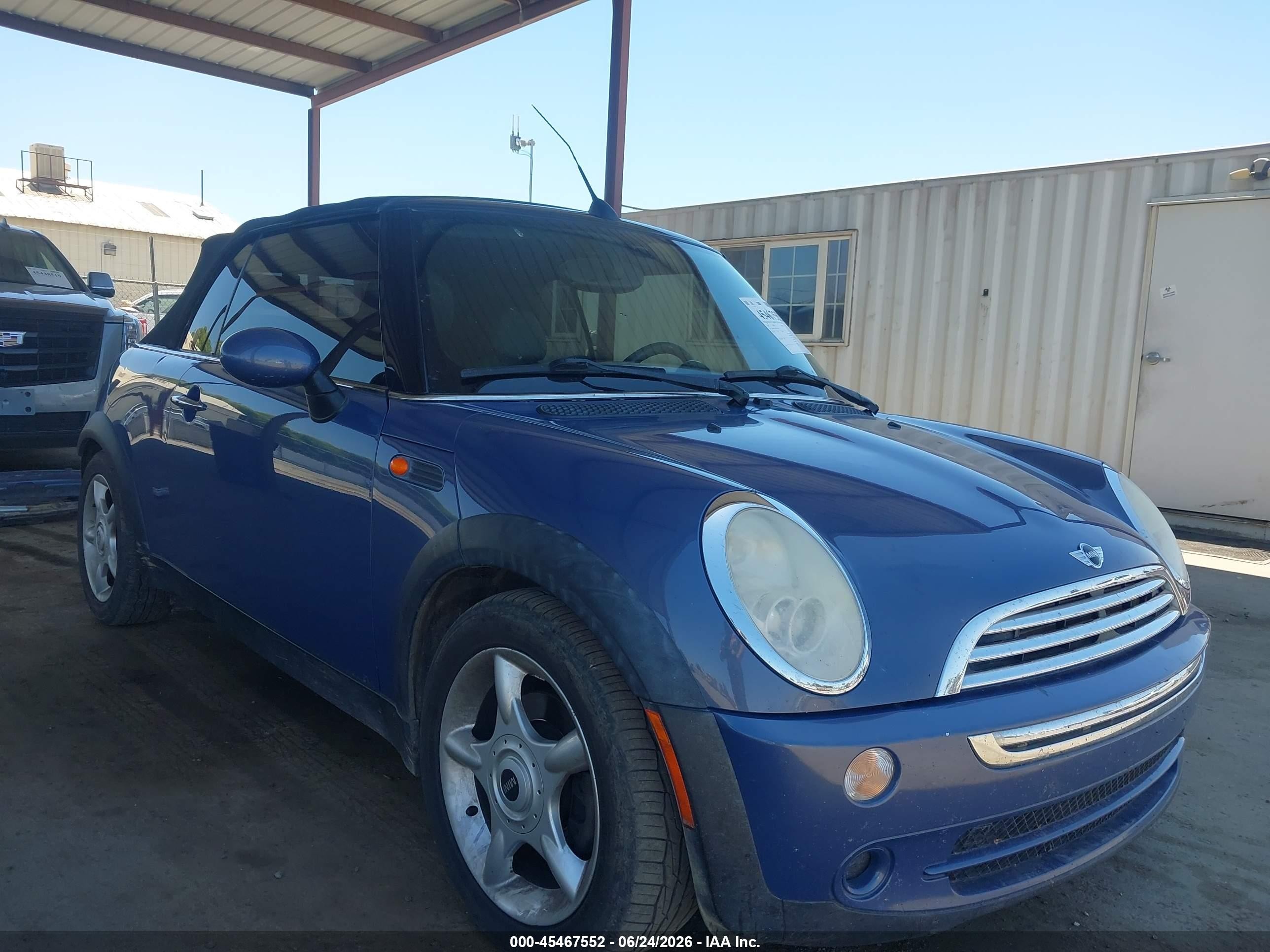 2005 MINI Convertible, VIN WMWRF33585TG13360 — Зад