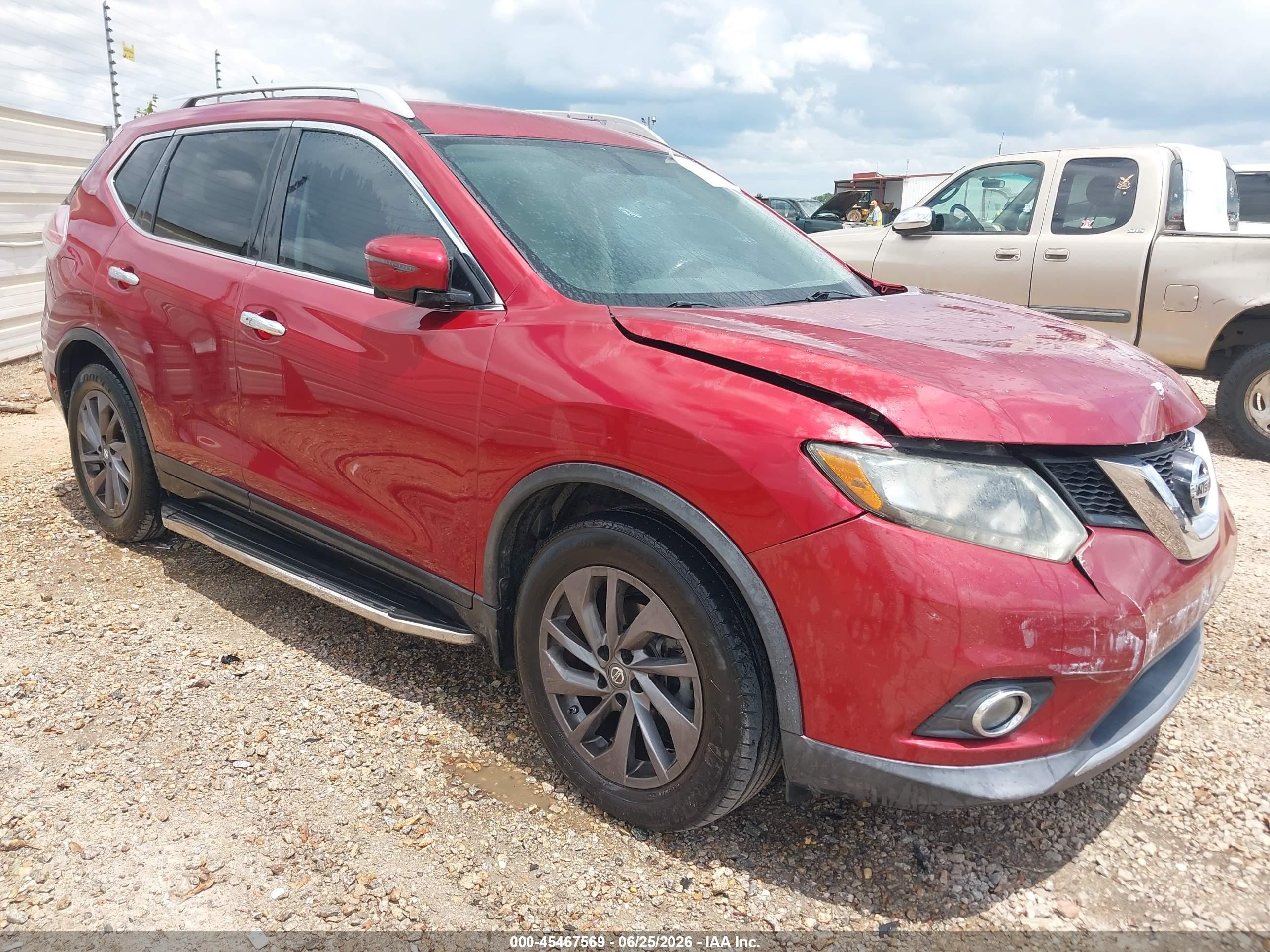 2016 Nissan Rogue SV, VIN 5N1AT2MT5GC782165 — Front end