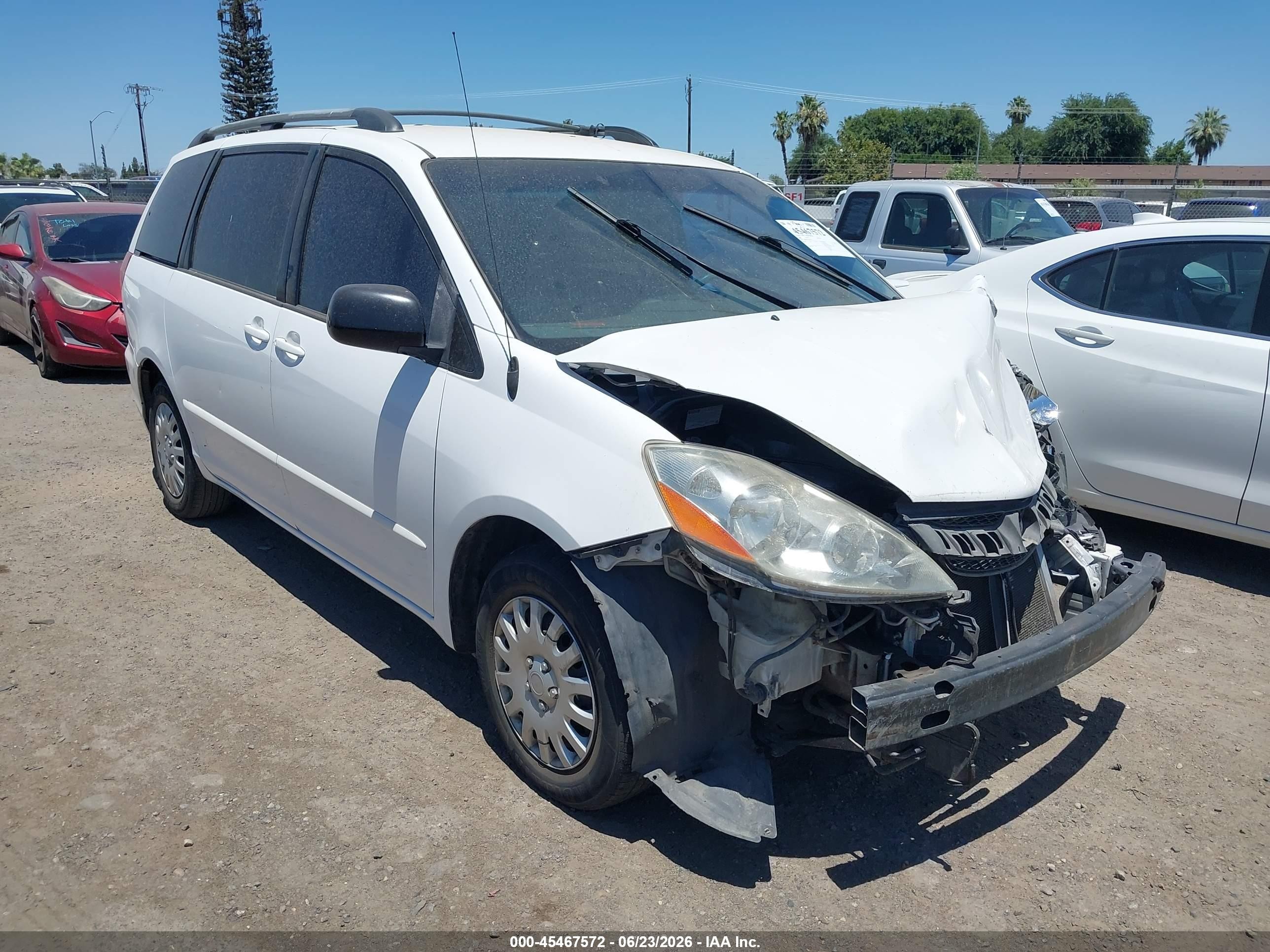 2007 Toyota Sienna LE, VIN 5TDZK23C17S001751 — Front end