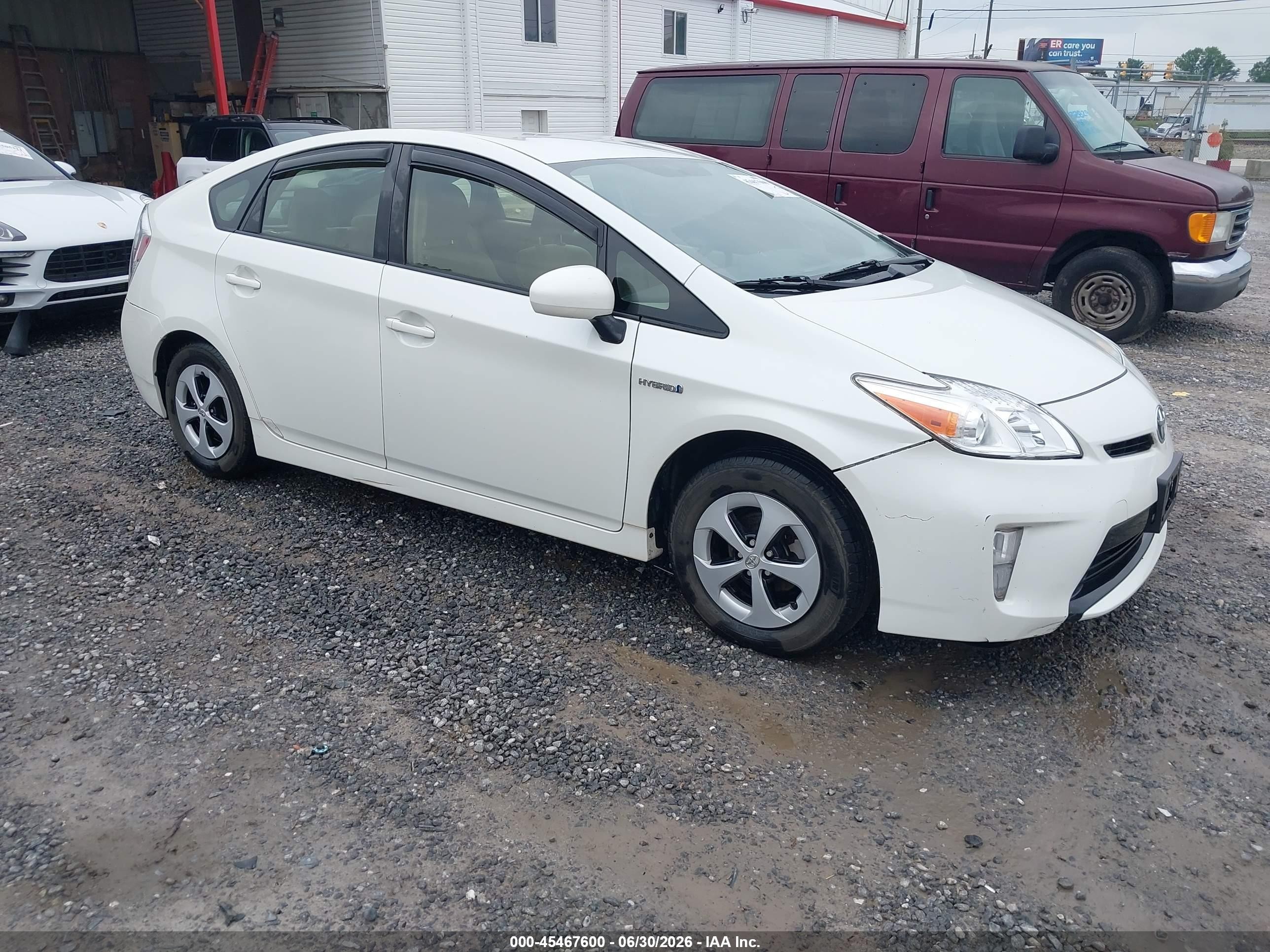 2015 Toyota Prius Two, VIN JTDKN3DU1F0484200 — Side
