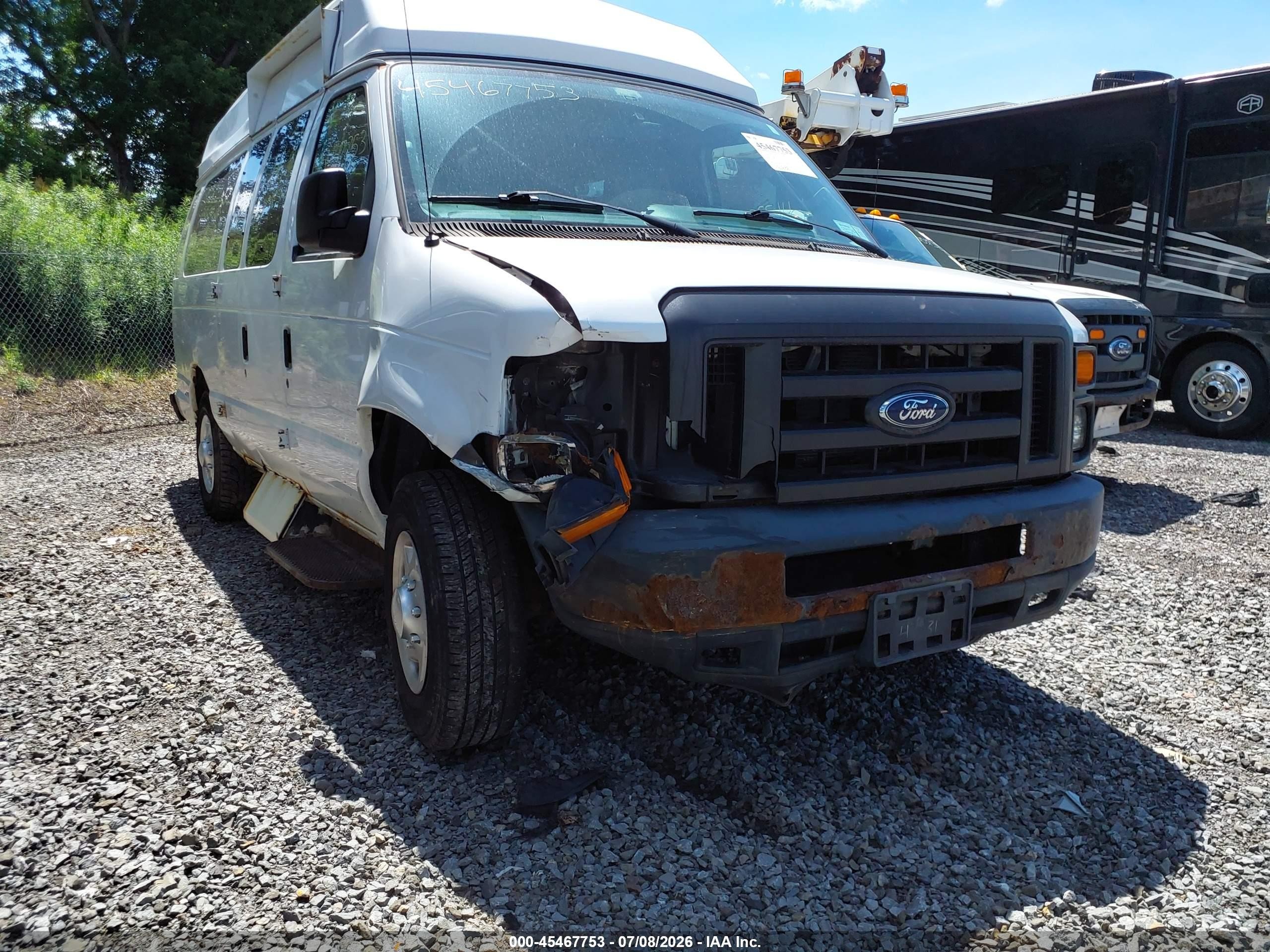 2012 Ford Econoline Cargo Commercial, VIN 1FTNS2EW6CDA47331 — Front end
