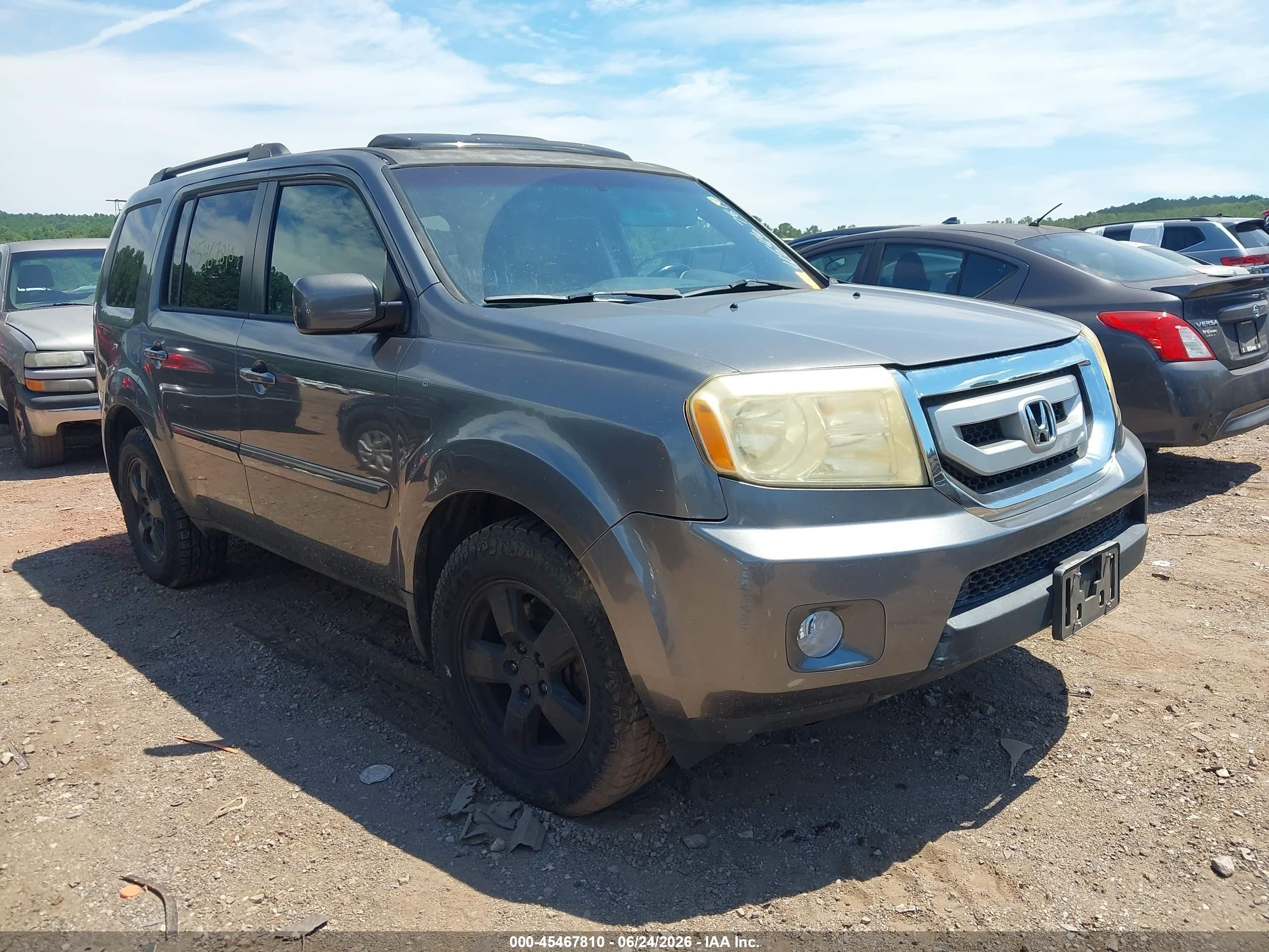 2011 Honda Pilot EX-L, VIN 5FNYF3H53BB001845 — Rear end