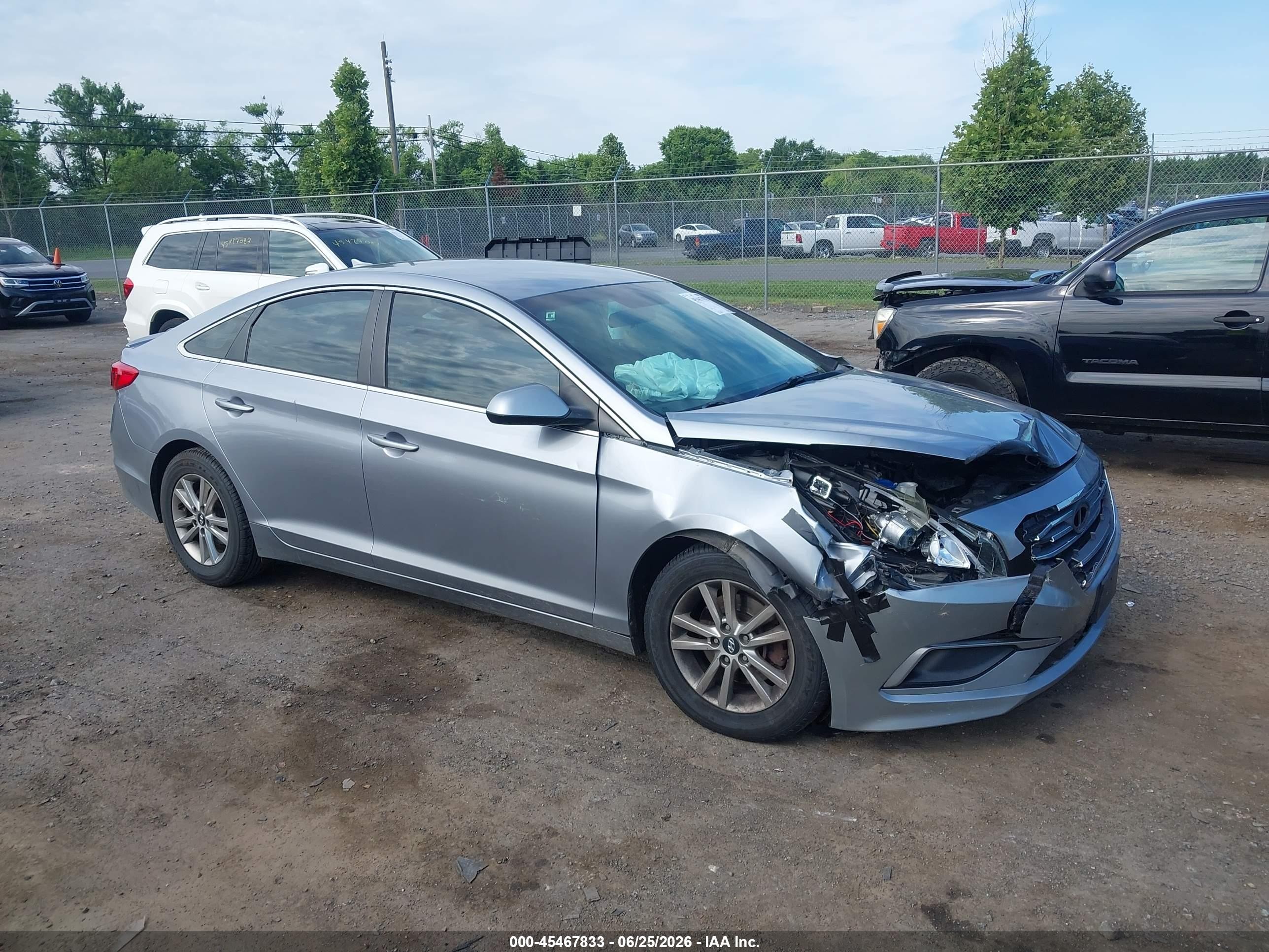2017 Hyundai Sonata 2.4L, VIN 5NPE24AF9HH589848 — Front end