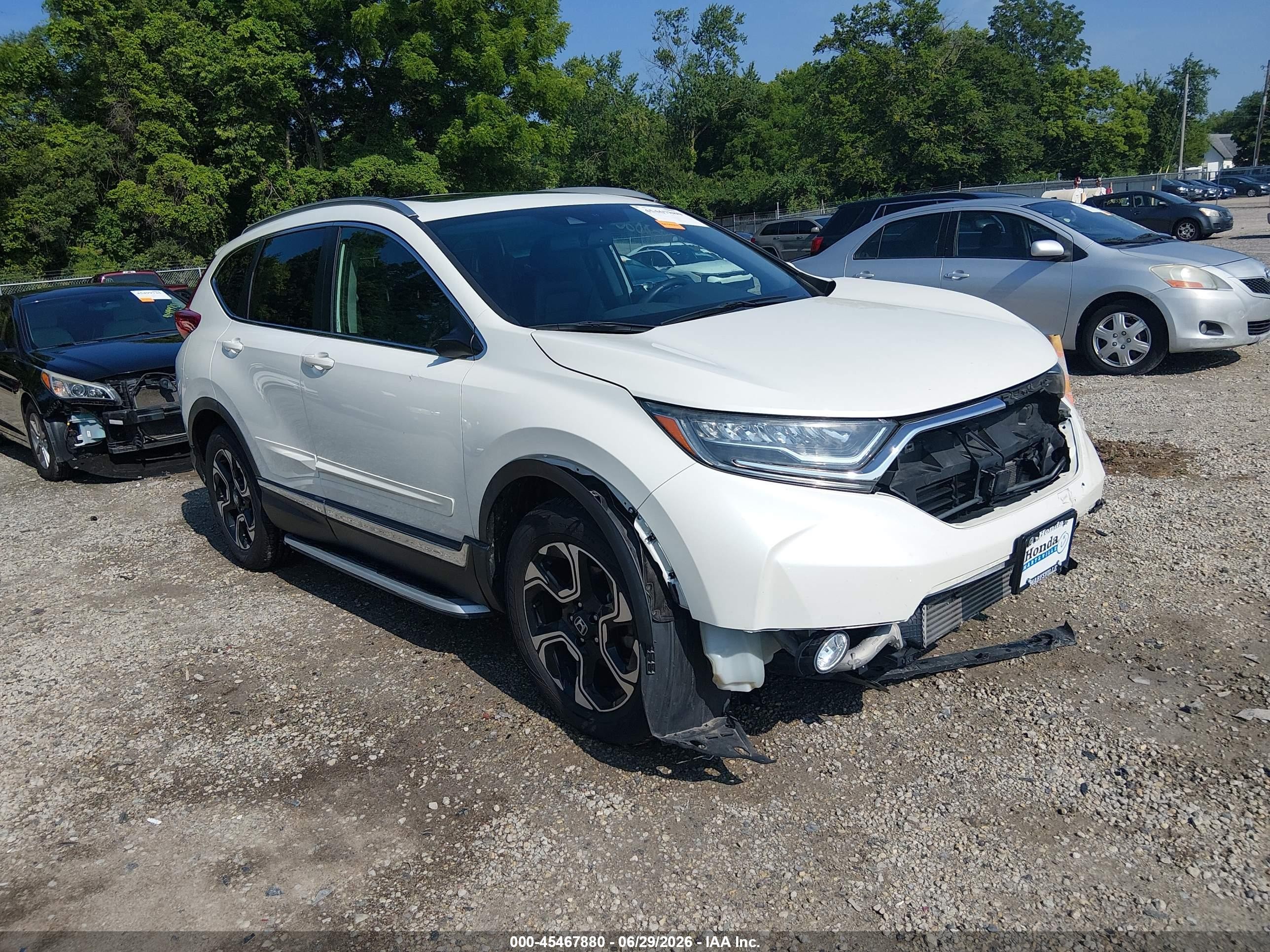 2018 Honda CR-V Touring, VIN 2HKRW2H96JH630517 — Front end