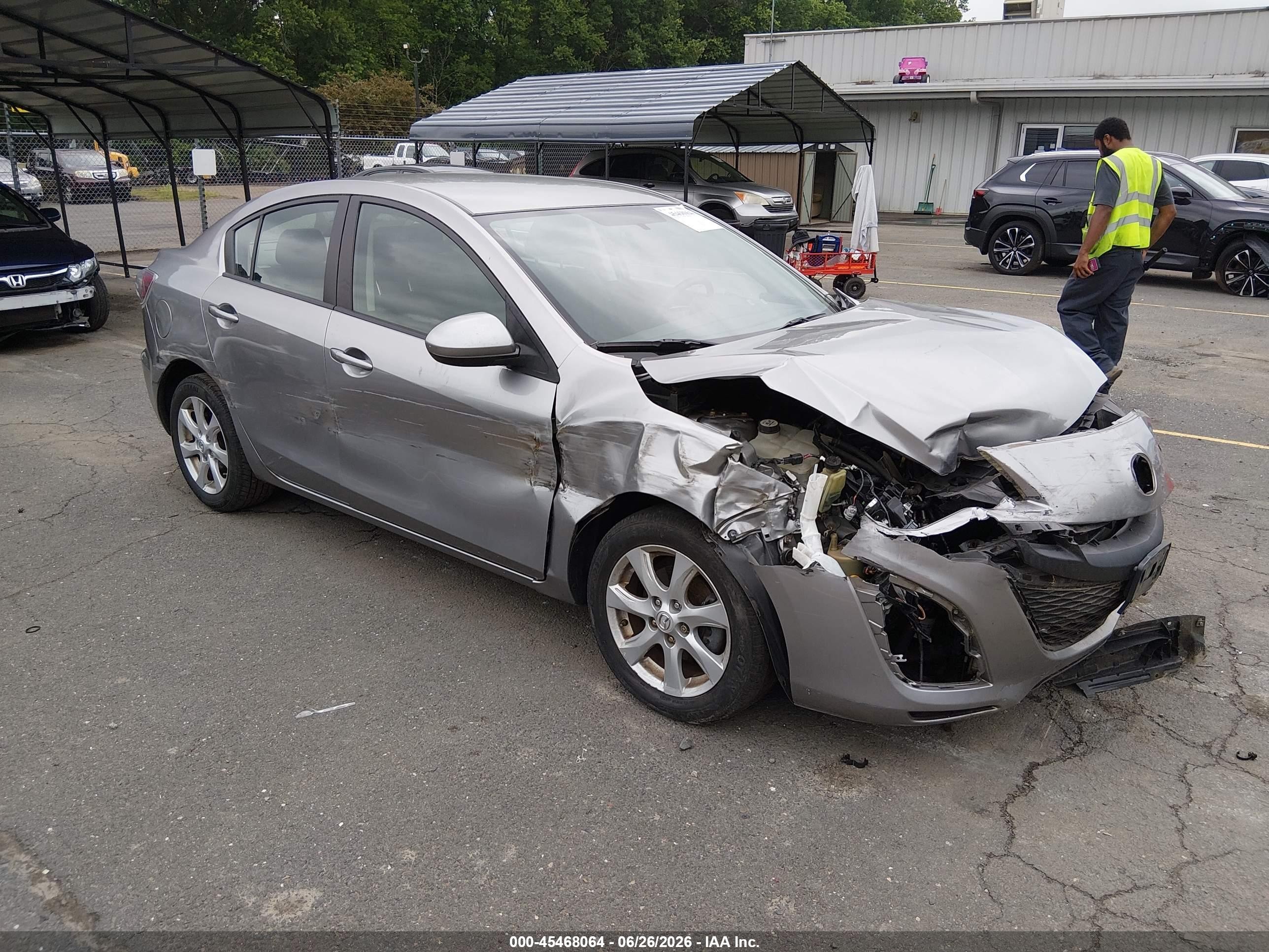 2011 Mazda 3 i Touring, VIN JM1BL1VG4B1406971 — Front end