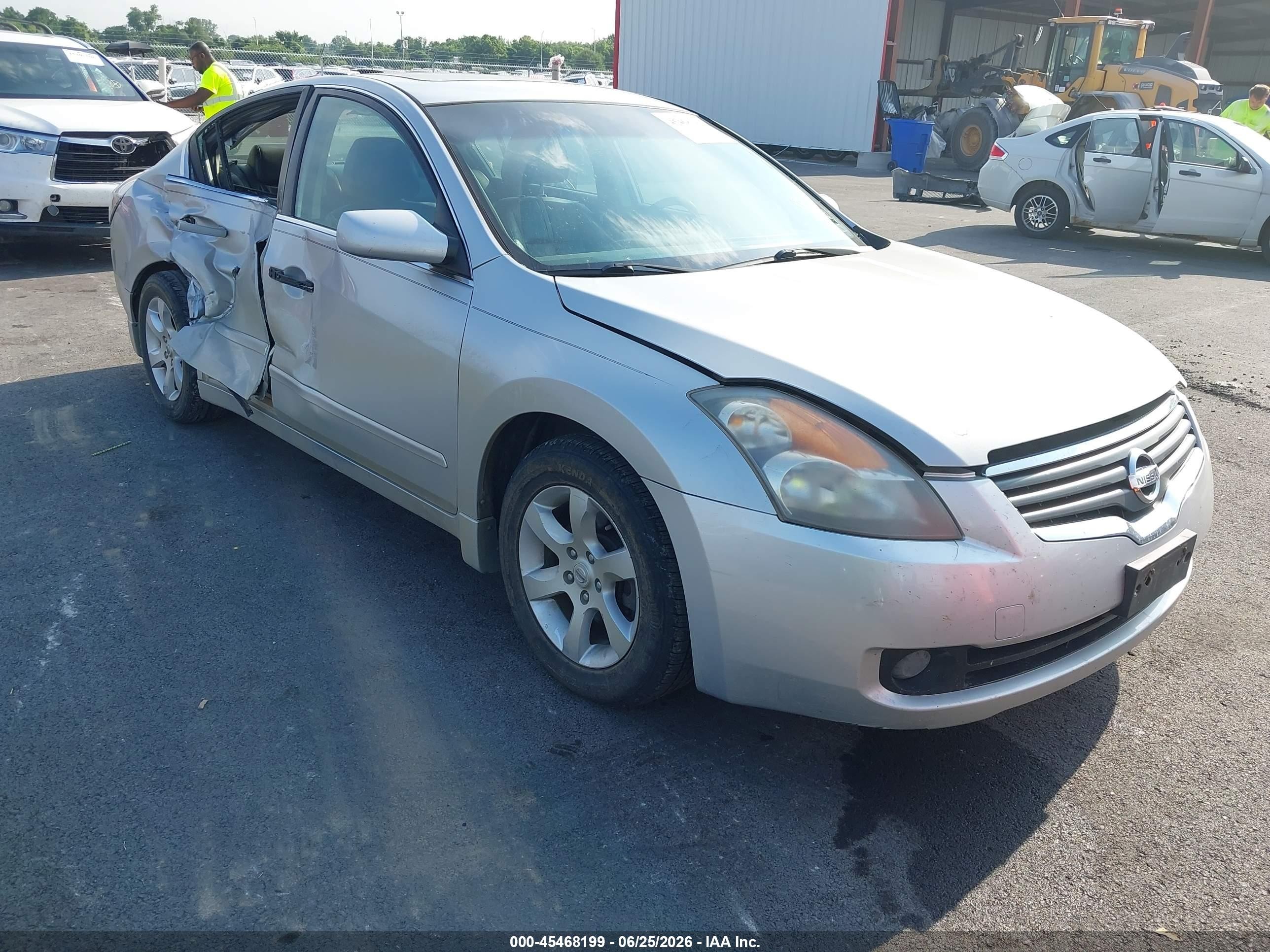 2008 Nissan Altima SL, VIN 1N4AL21E28N561189 — Side