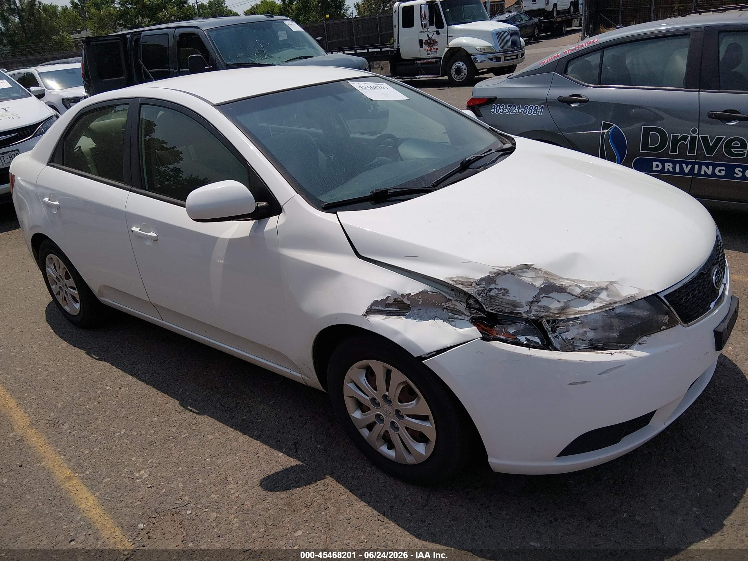 2013 Kia Forte LX, VIN KNAFT4A22D5715263 — Front end