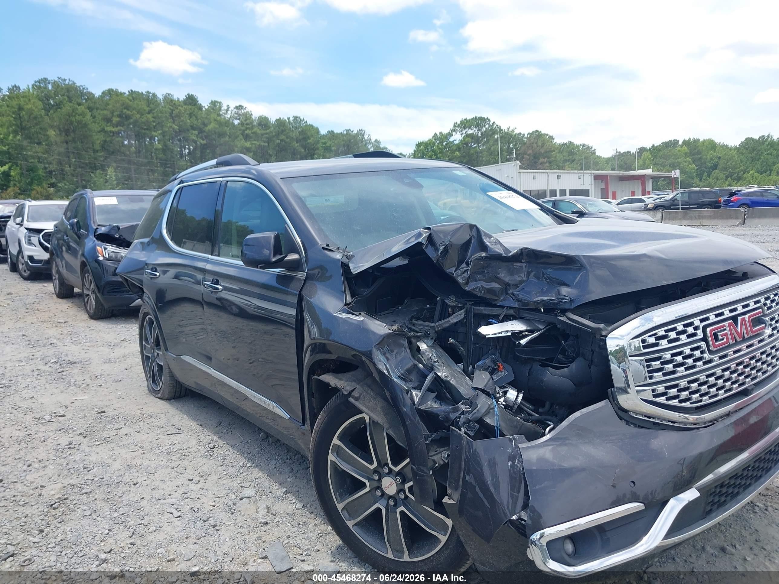 2017 GMC Acadia Denali, VIN 1GKKNXLS5HZ201064 — Зад