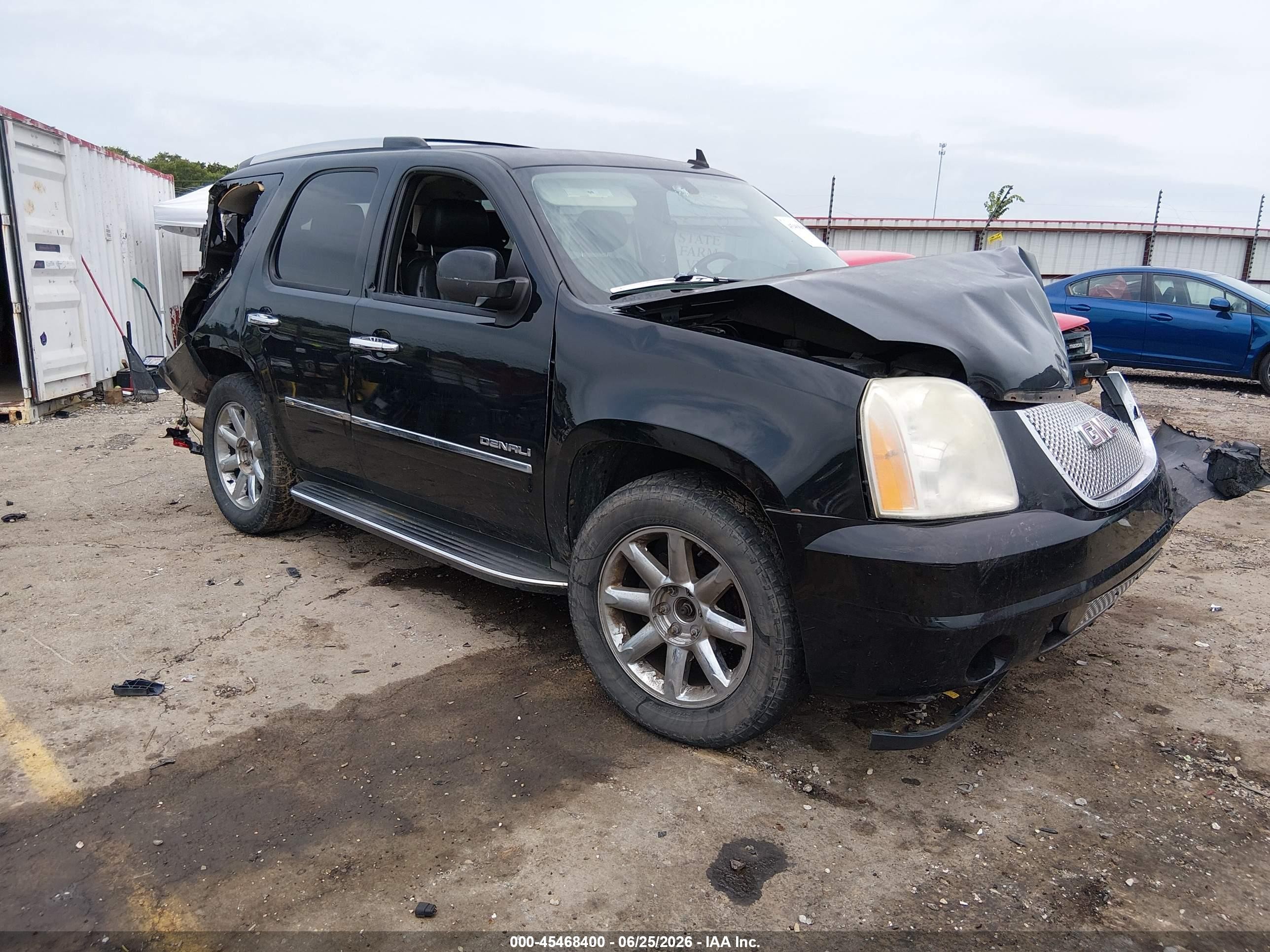 2011 GMC Yukon Denali, VIN 1GKS2EEF3BR168036 — Front end