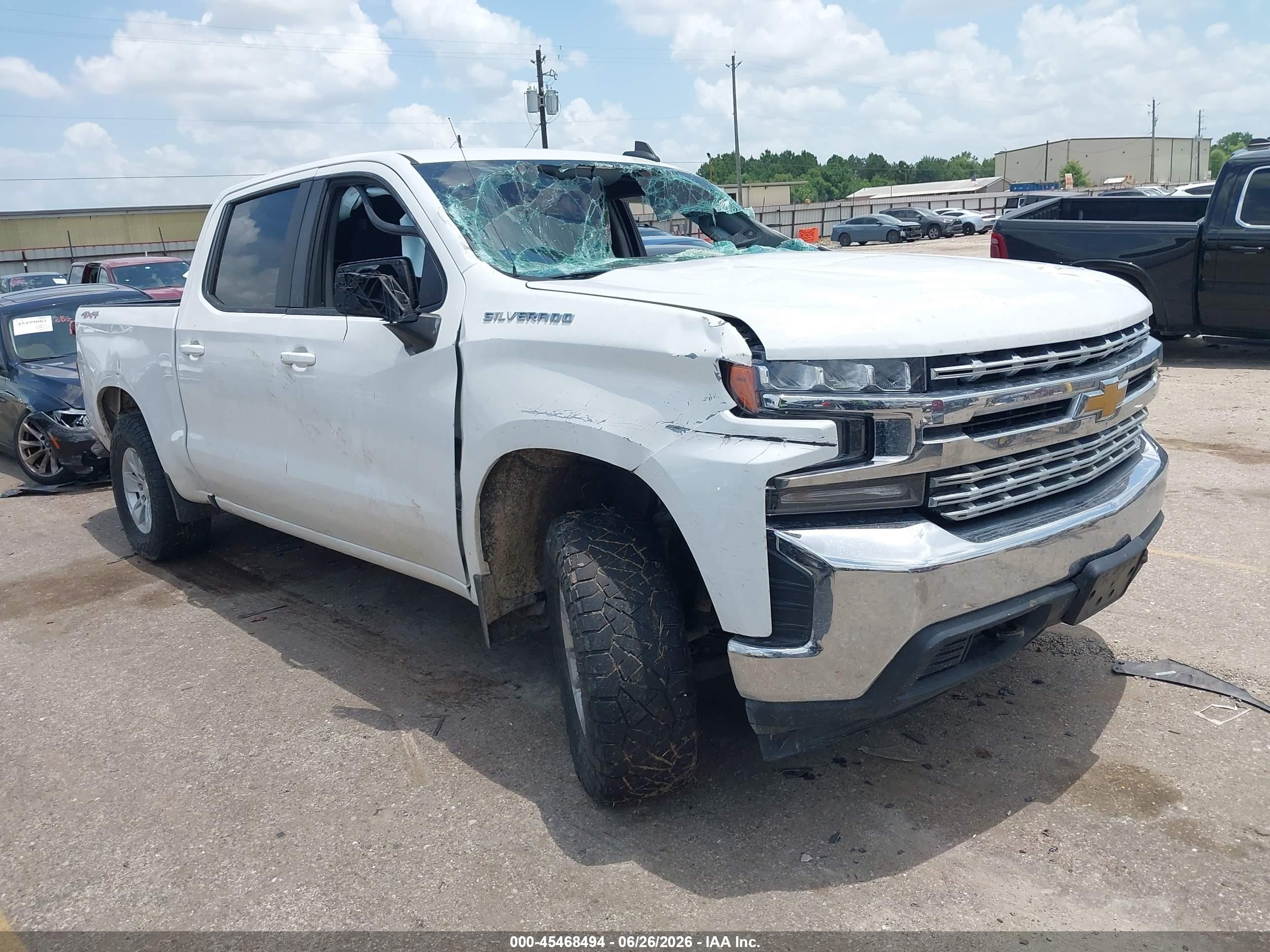 2019 Chevrolet Silverado 1500 LT, VIN 3GCUYDED1KG166037 — Side