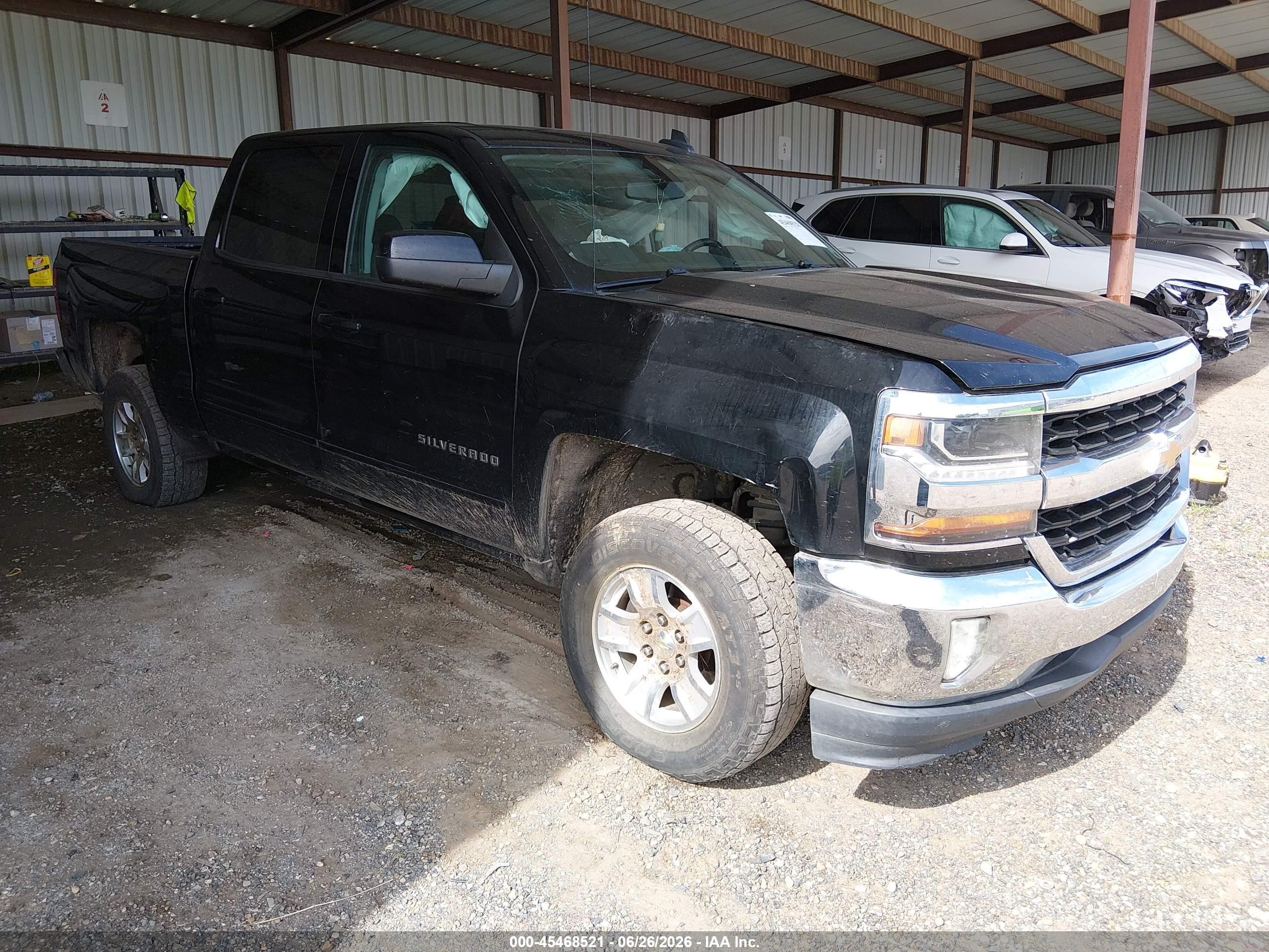 2017 Chevrolet Silverado 1500 LT, VIN 3GCPCREC3HG420338 — Front end
