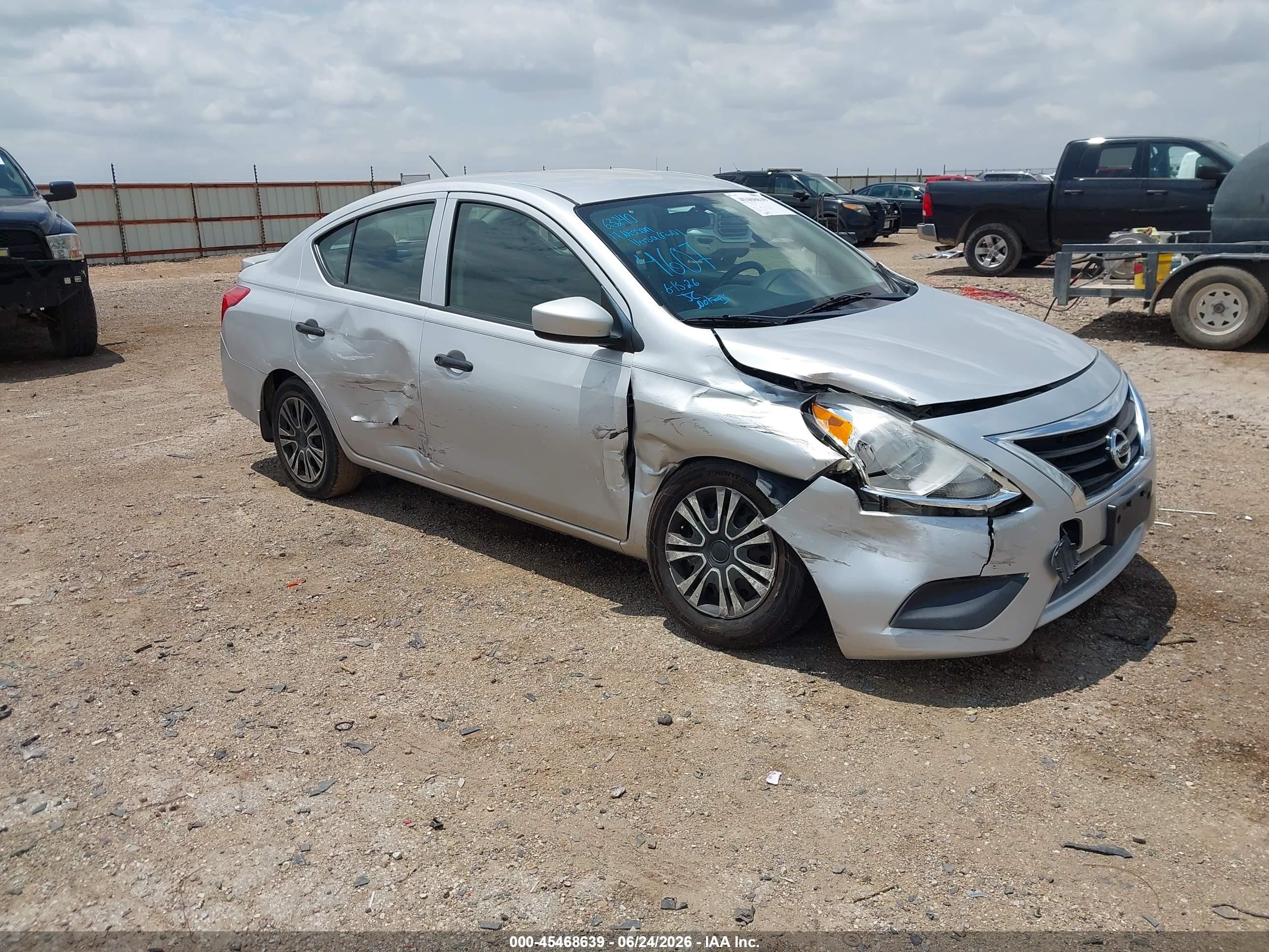 2017 Nissan Versa SV, VIN 3N1CN7AP3HL904607 — Бок