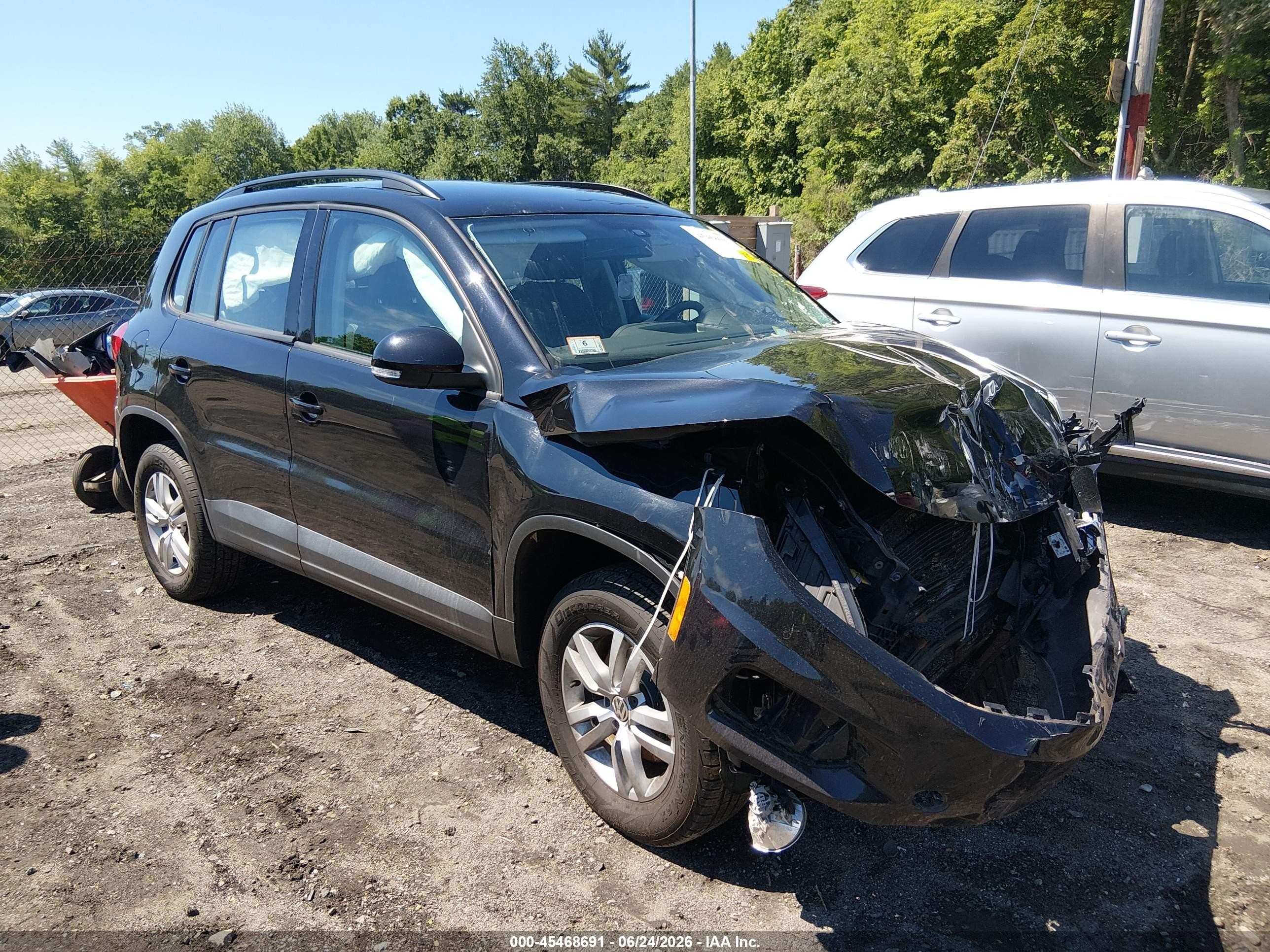 2016 Volkswagen Tiguan SEL, VIN WVGBV7AX9GW529920 — Front end