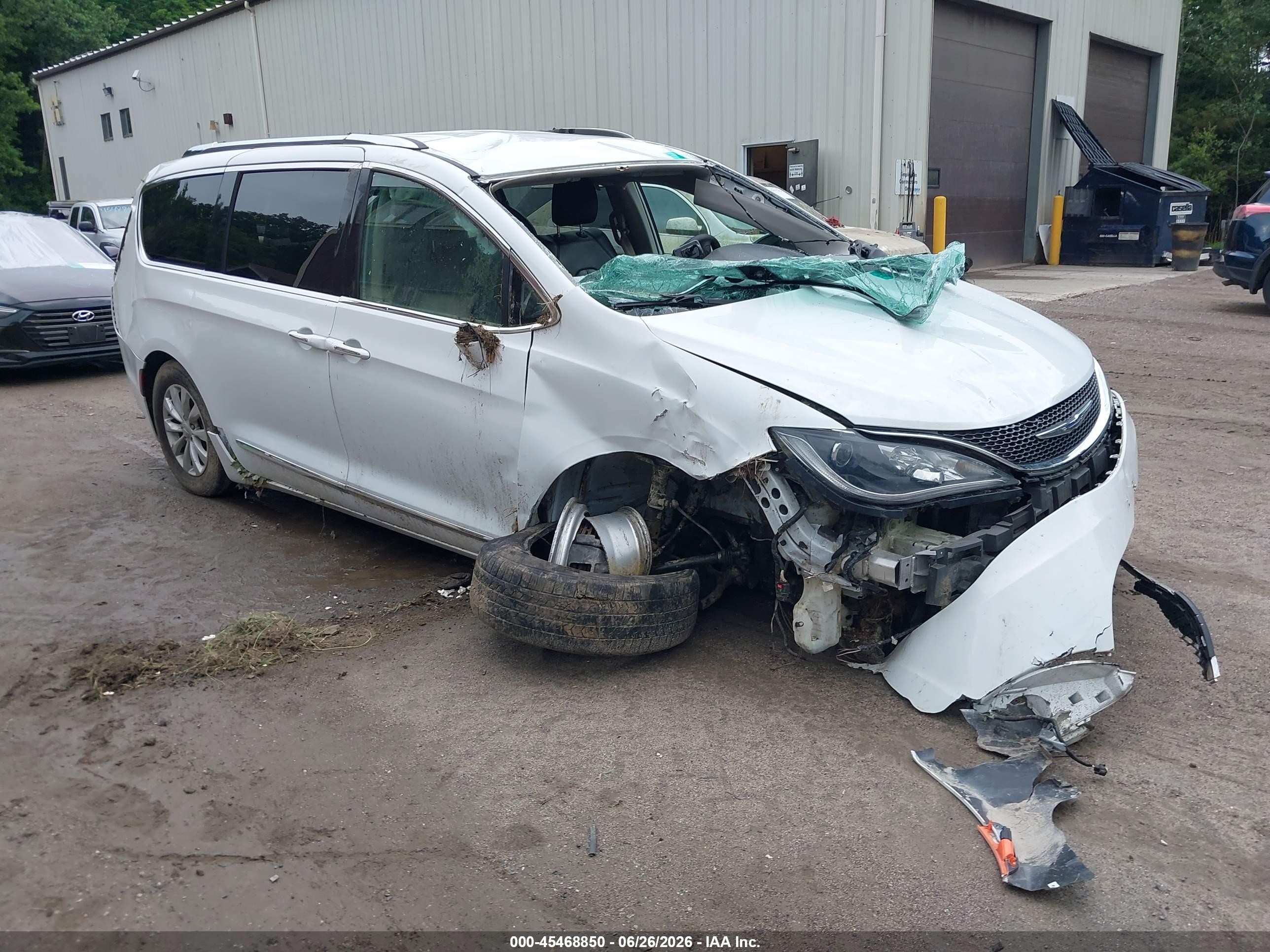 2018 Chrysler Pacifica Touring L, VIN 2C4RC1BG4JR127503 — Опрокидывание