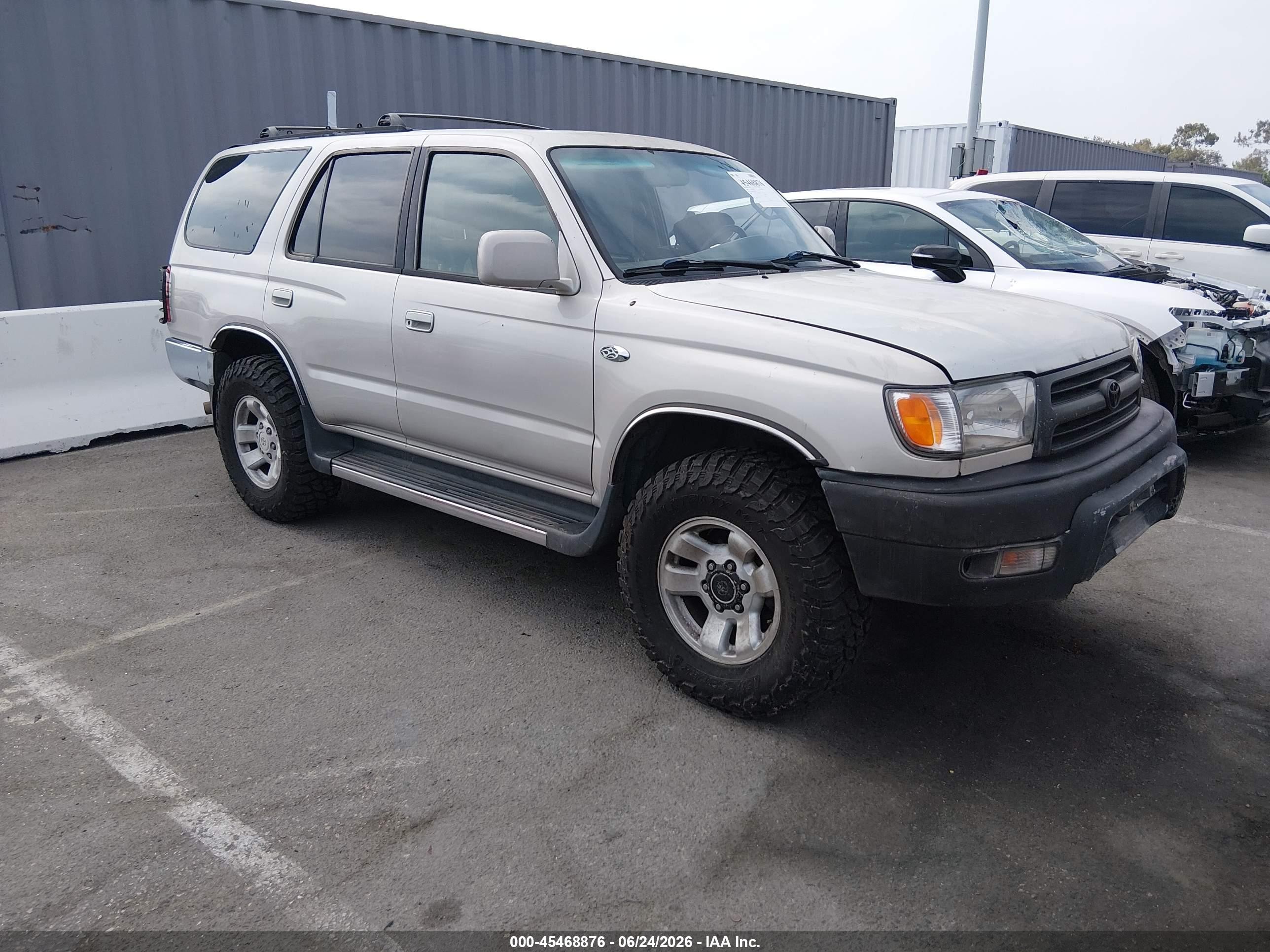 1999 Toyota 4Runner SR5, VIN JT3GN86R5X0109766 — Normal wear